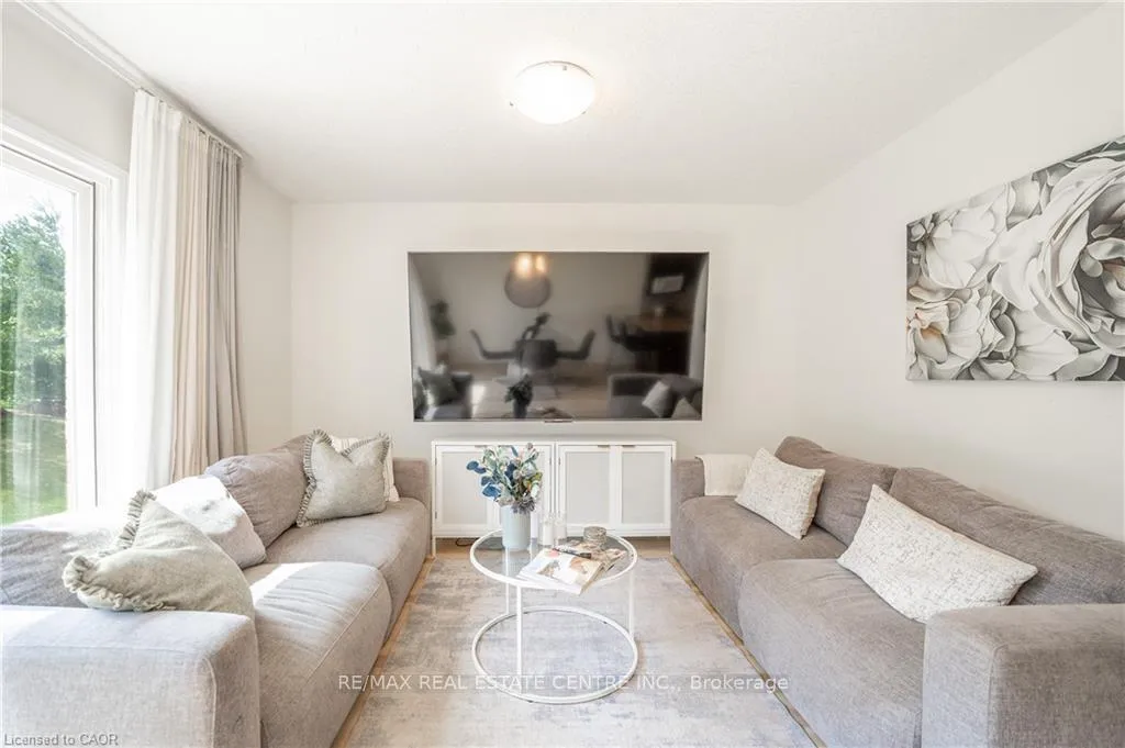 Photo 13 of 30 Fallowfield Drive, Kitchener, Country Hills East — HOMEH