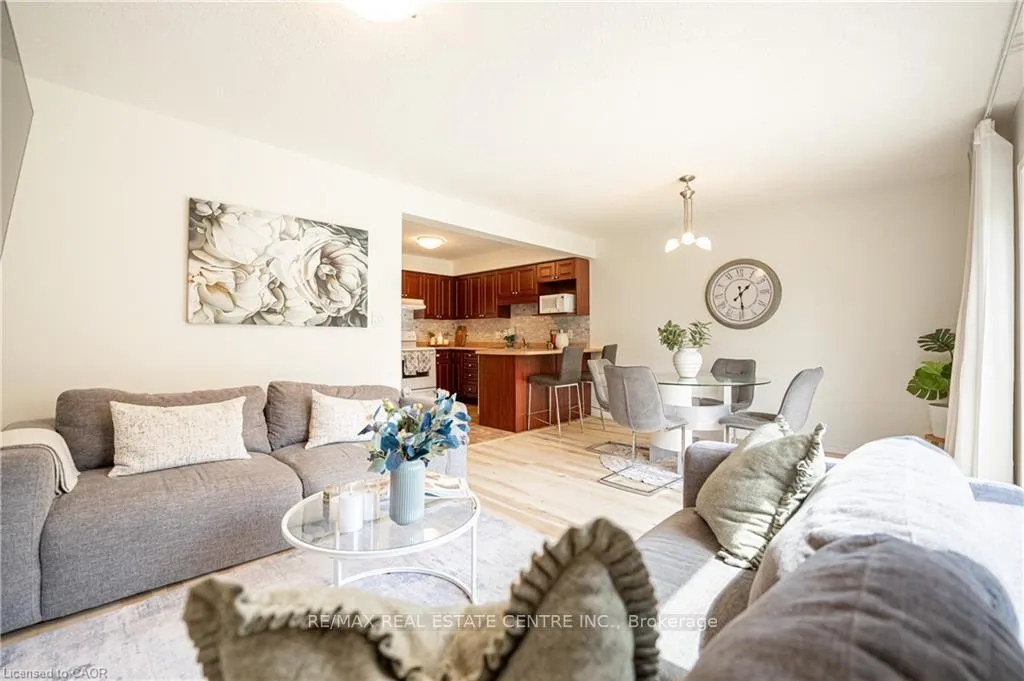 Photo 14 of 30 Fallowfield Drive, Kitchener, Country Hills East — HOMEH