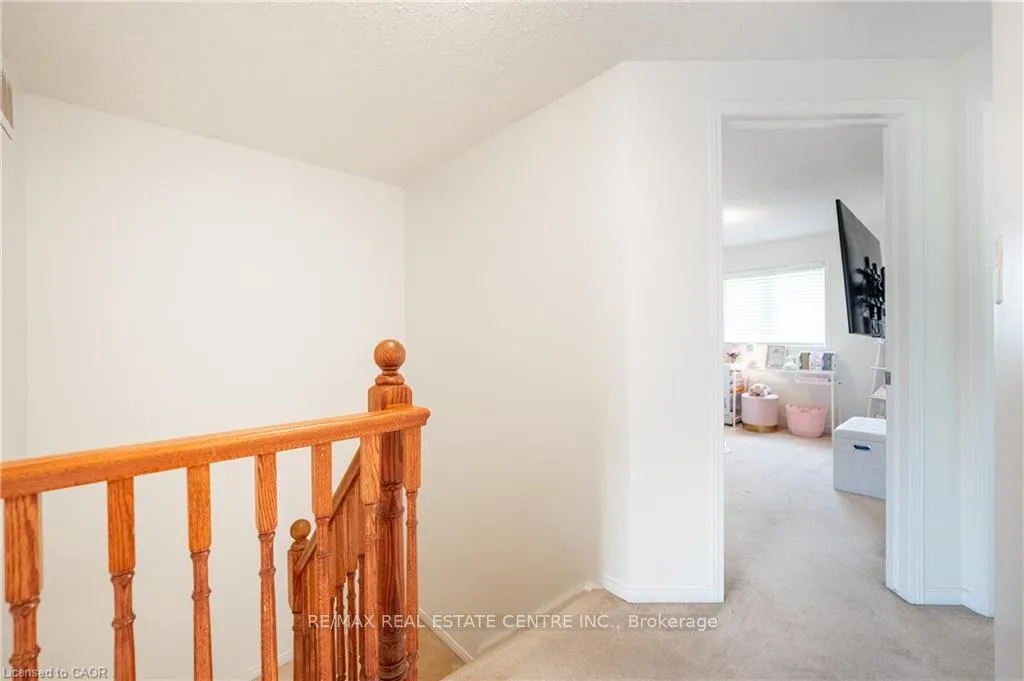 Photo 15 of 30 Fallowfield Drive, Kitchener, Country Hills East — HOMEH