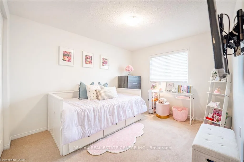 Photo 17 of 30 Fallowfield Drive, Kitchener, Country Hills East — HOMEH