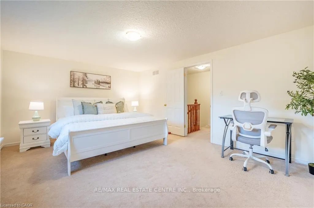 Photo 23 of 30 Fallowfield Drive, Kitchener, Country Hills East — HOMEH