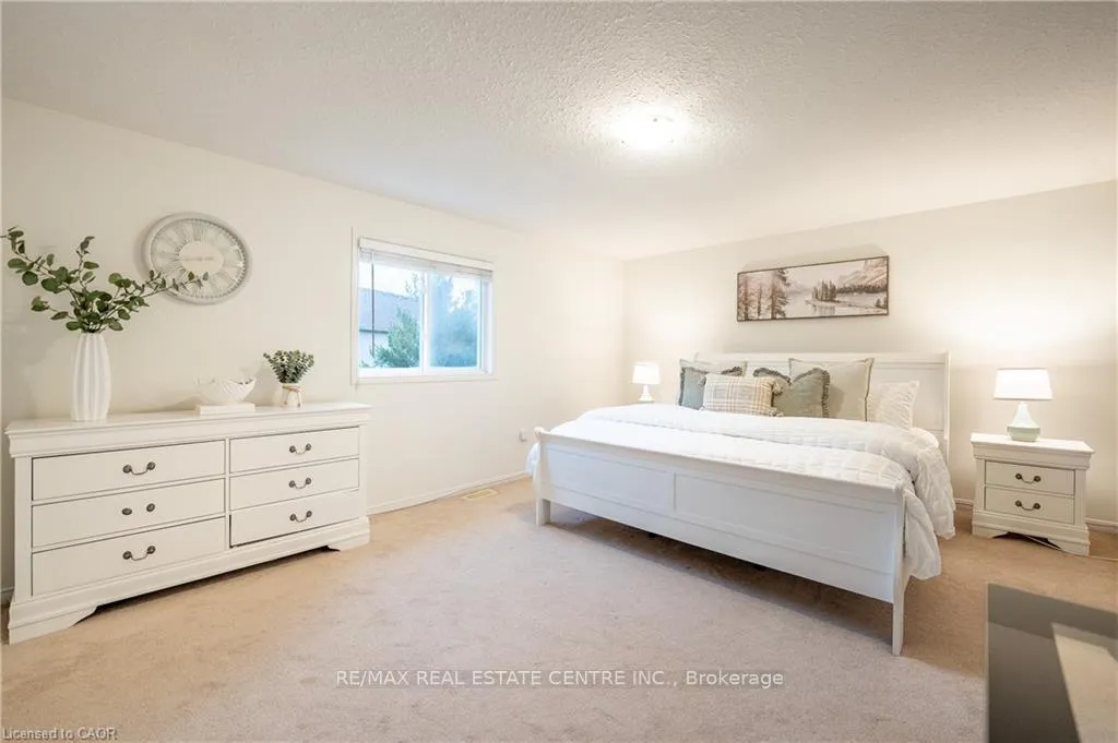 Photo 24 of 30 Fallowfield Drive, Kitchener, Country Hills East — HOMEH