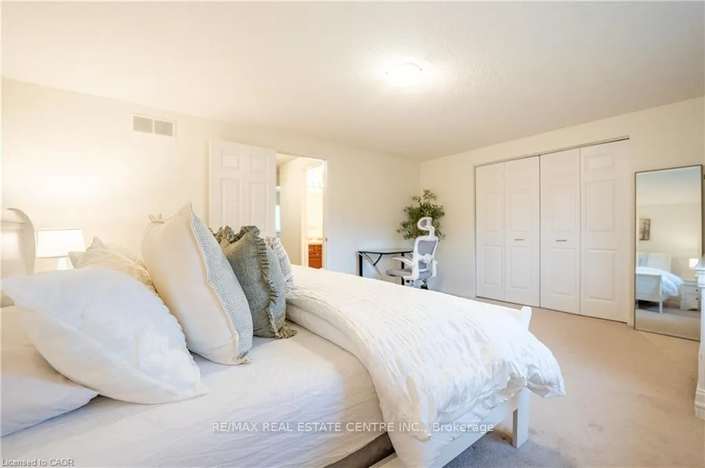 Photo 25 of 30 Fallowfield Drive, Kitchener, Country Hills East — HOMEH