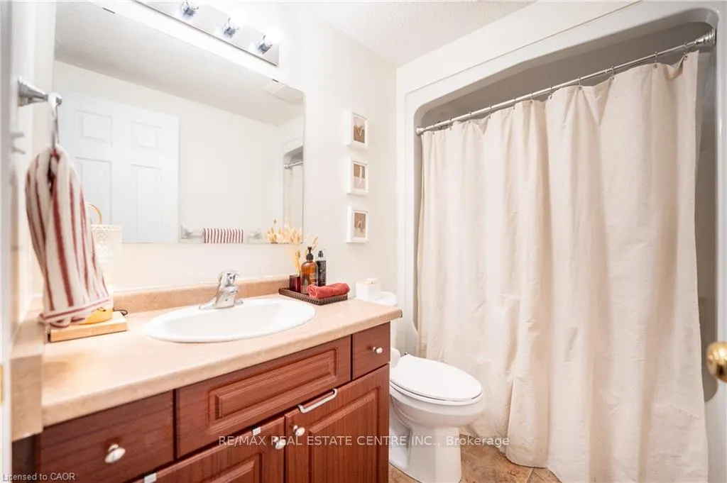 Photo 27 of 30 Fallowfield Drive, Kitchener, Country Hills East — HOMEH