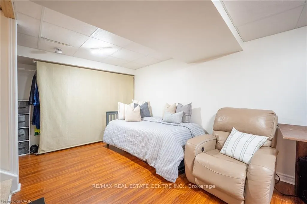 Photo 28 of 30 Fallowfield Drive, Kitchener, Country Hills East — HOMEH
