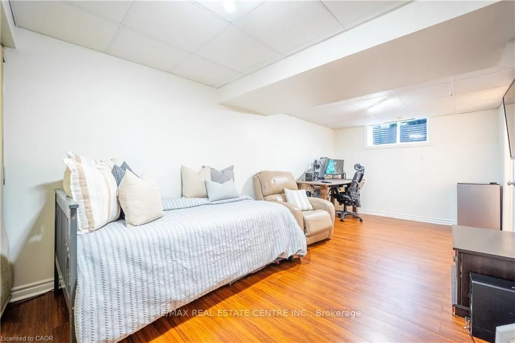 Photo 29 of 30 Fallowfield Drive, Kitchener, Country Hills East — HOMEH