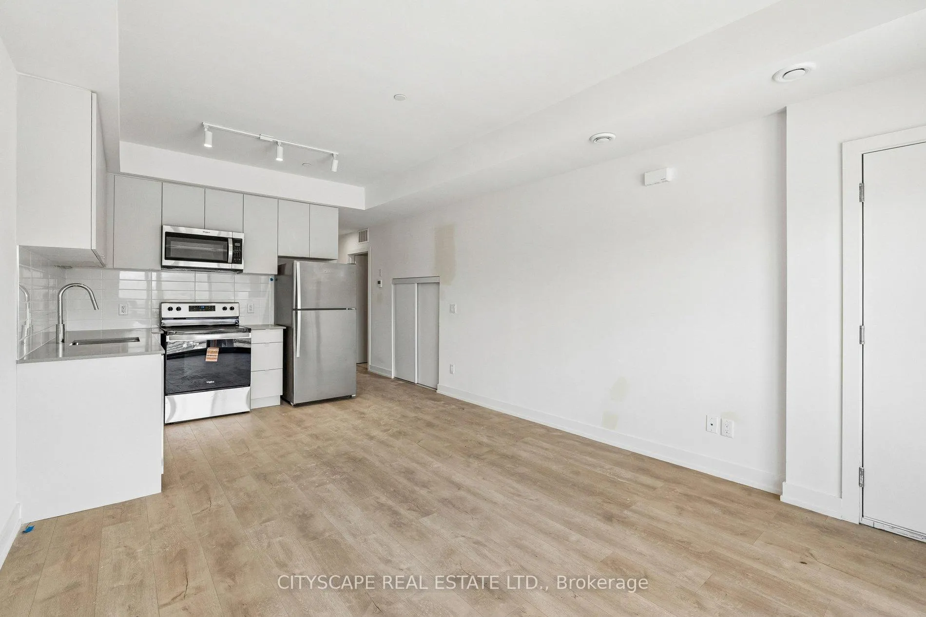 Photo 6 of Unit 201B, 16 Melbourne Avenue, St. Catharines, E. Chester — HOMEH