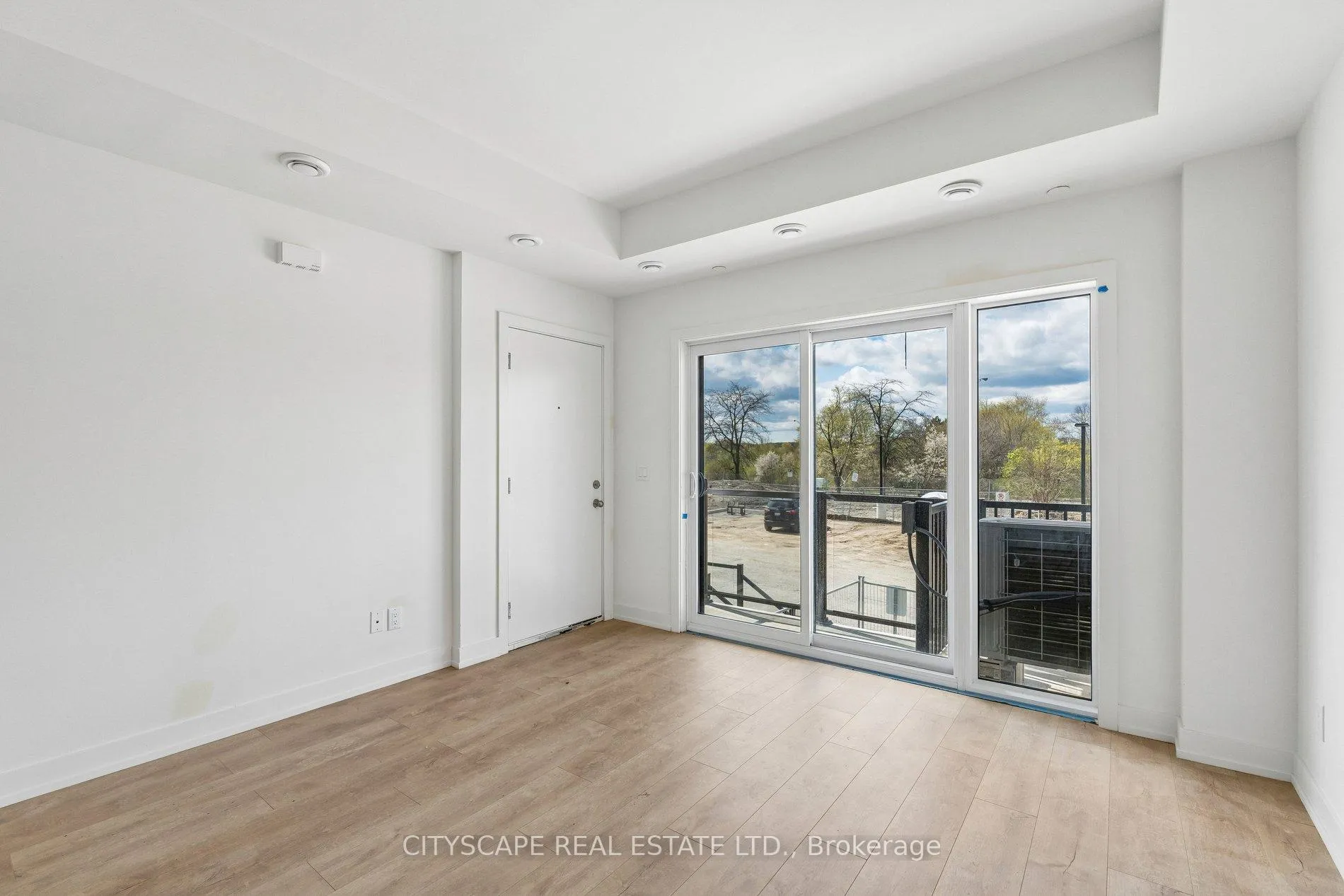 Photo 7 of Unit 201B, 16 Melbourne Avenue, St. Catharines, E. Chester — HOMEH