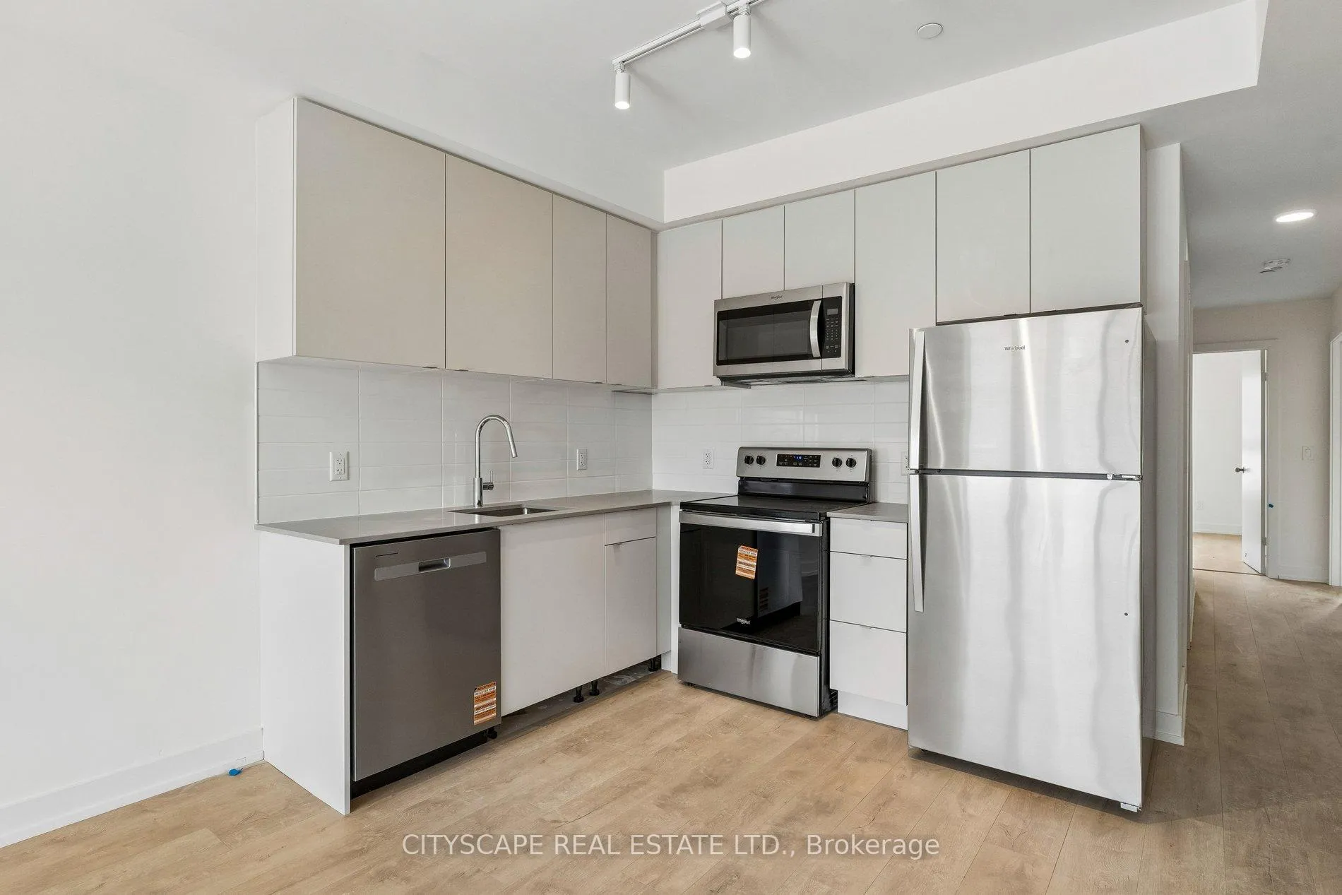 Photo 9 of Unit 201B, 16 Melbourne Avenue, St. Catharines, E. Chester — HOMEH