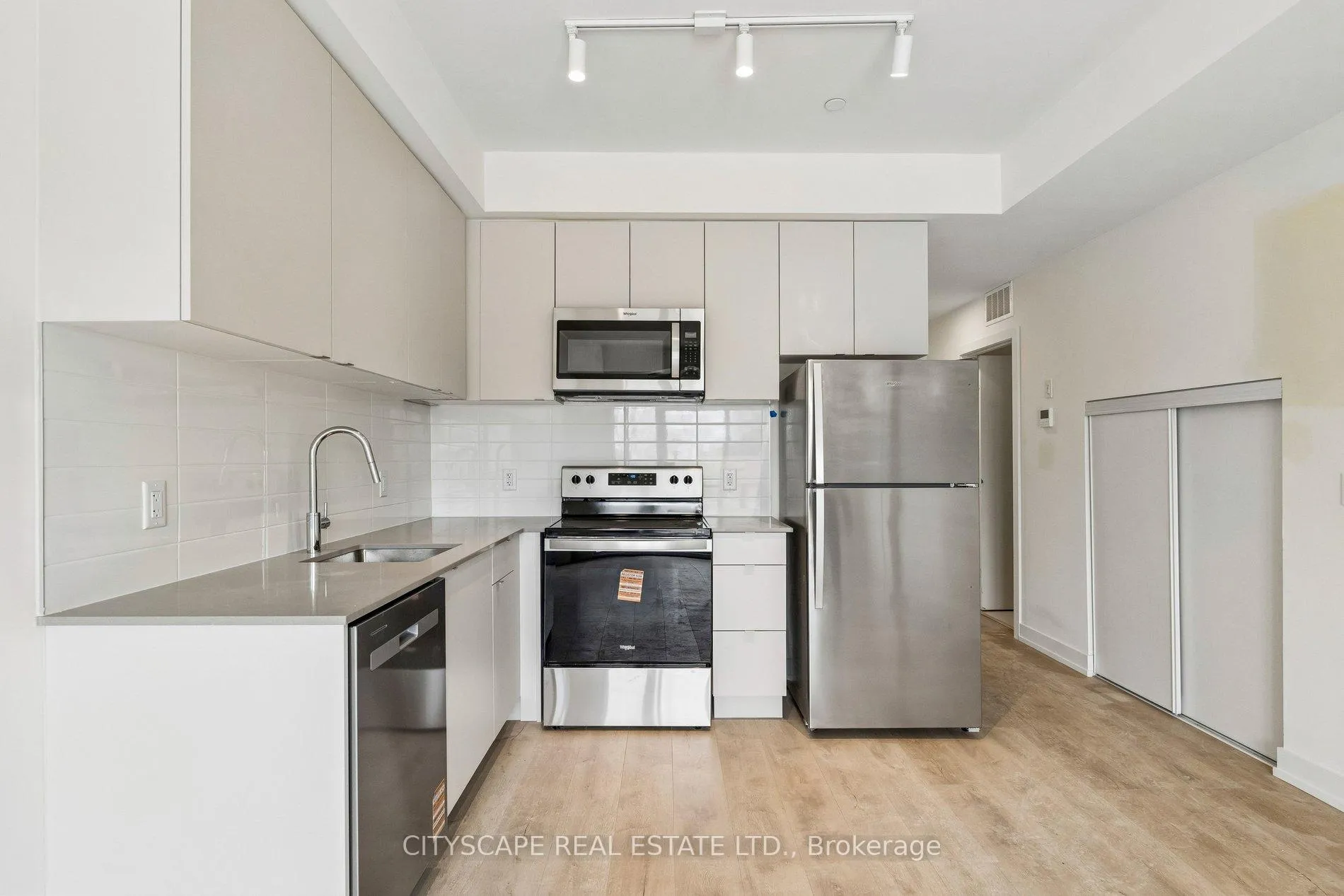 Photo 10 of Unit 201B, 16 Melbourne Avenue, St. Catharines, E. Chester — HOMEH