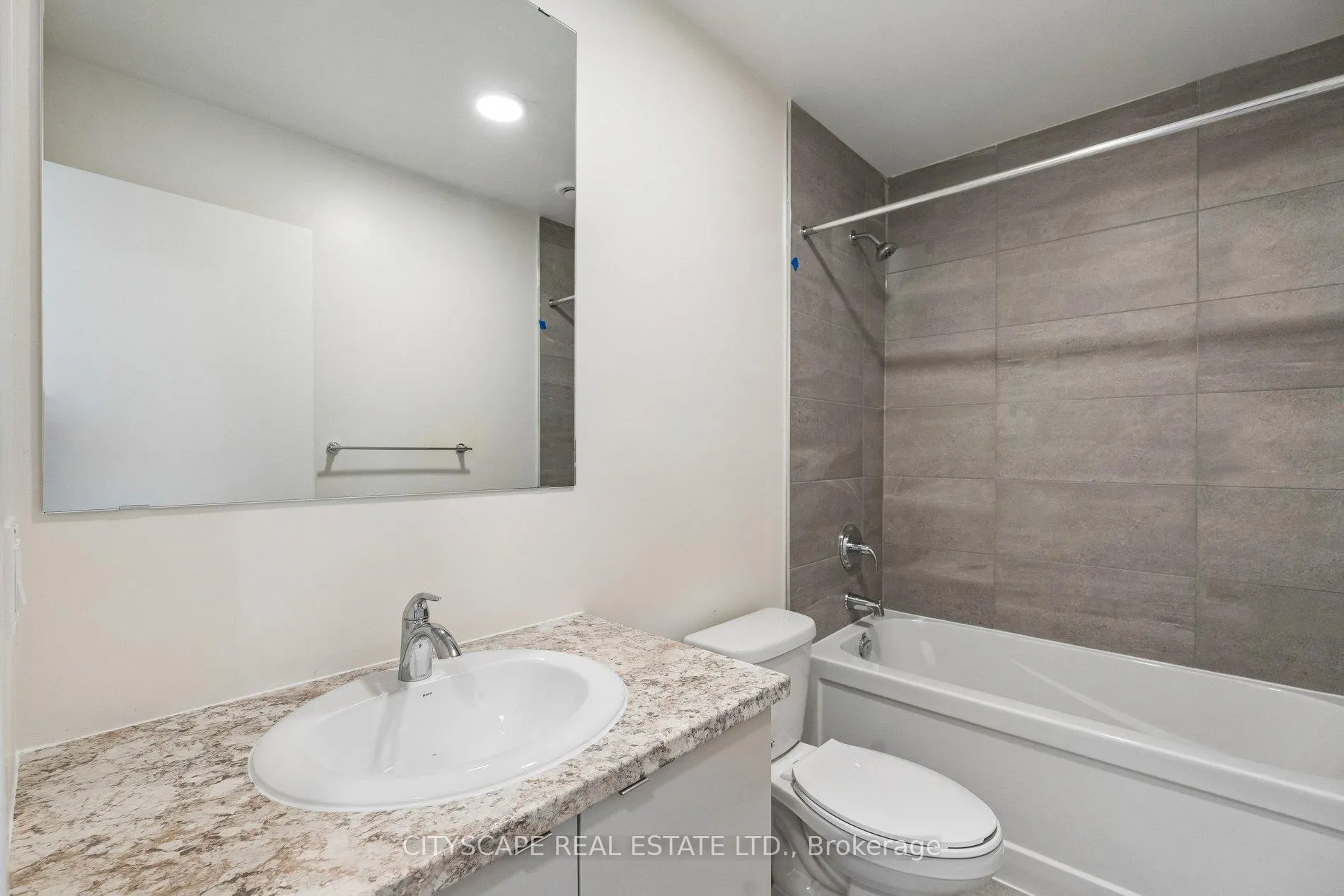Photo 13 of Unit 201B, 16 Melbourne Avenue, St. Catharines, E. Chester — HOMEH