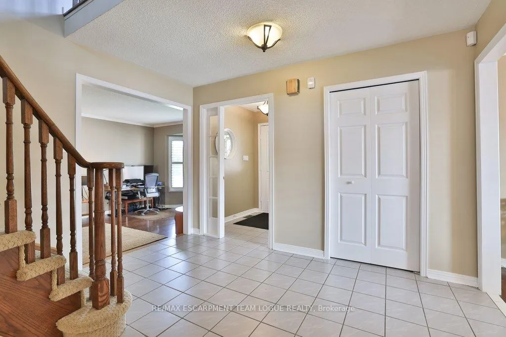 Photo 5 of 4184 Millcroft Park Drive, Burlington, Rose — HOMEH