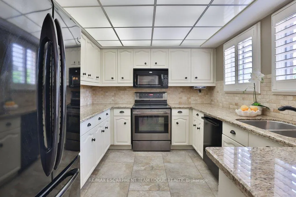Photo 10 of 4184 Millcroft Park Drive, Burlington, Rose — HOMEH