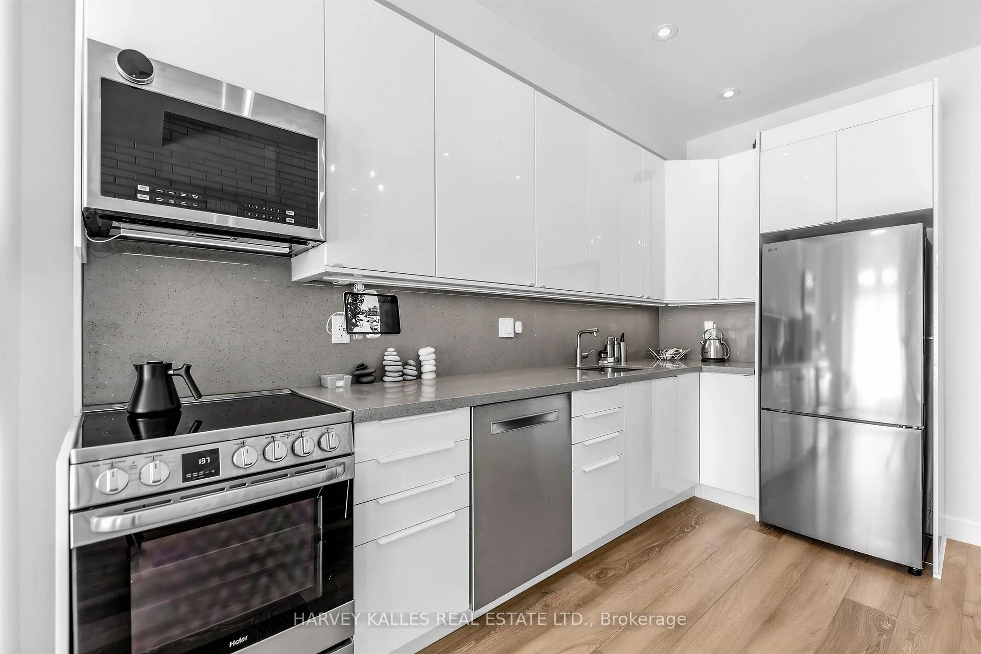 Photo 10 of 210 Gerrard Street E, Toronto, Moss Park — HOMEH