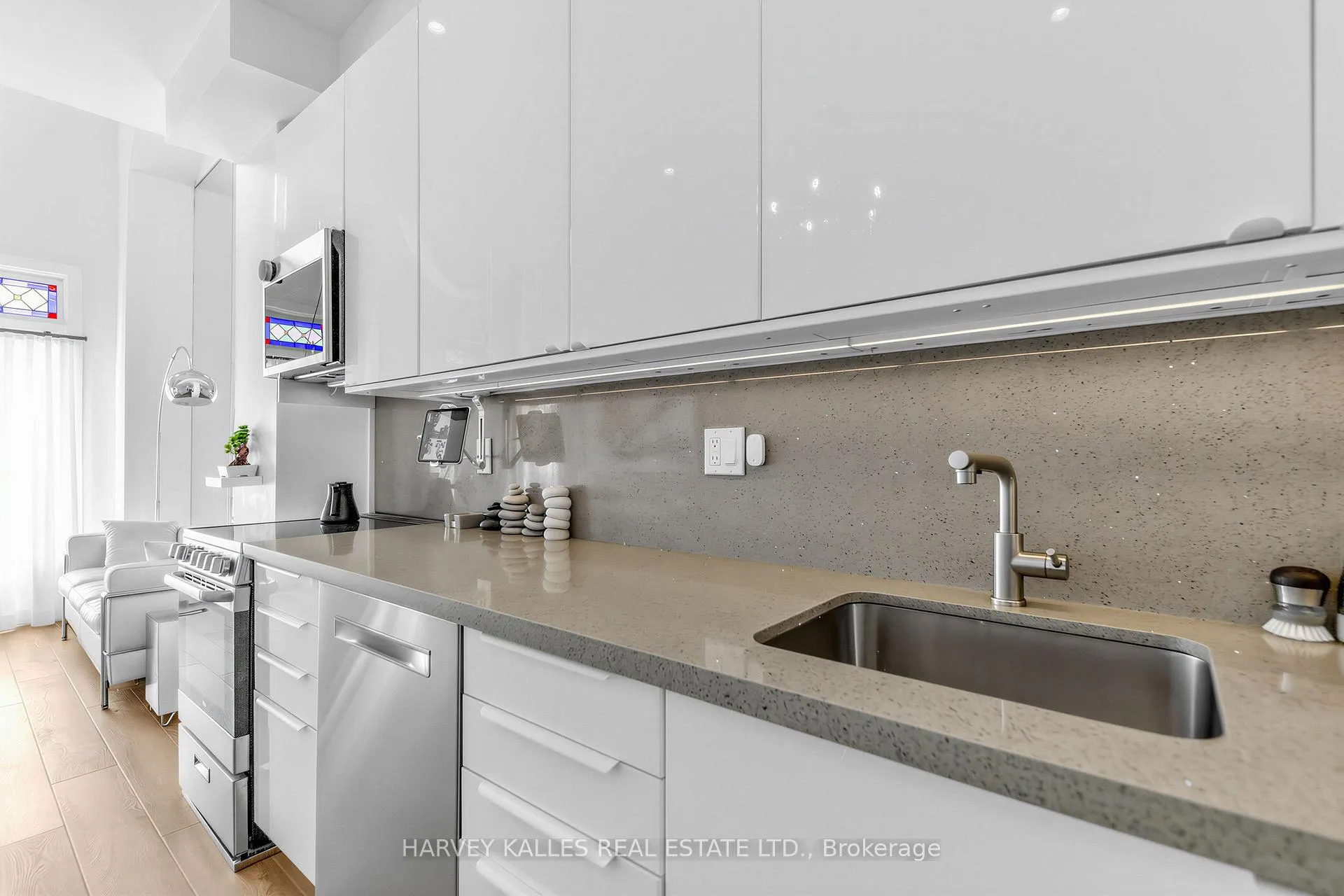 Photo 11 of 210 Gerrard Street E, Toronto, Moss Park — HOMEH