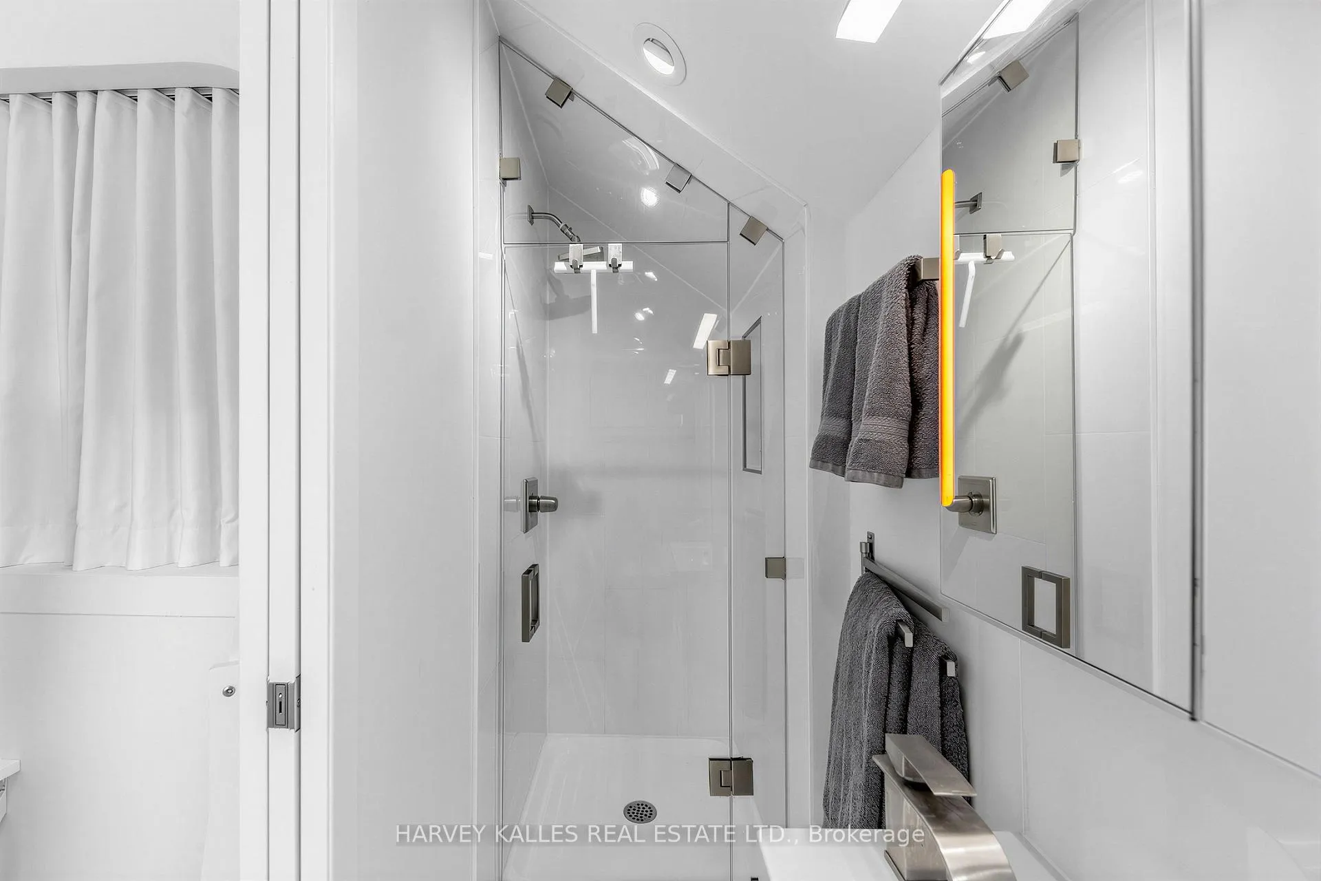 Photo 19 of 210 Gerrard Street E, Toronto, Moss Park — HOMEH