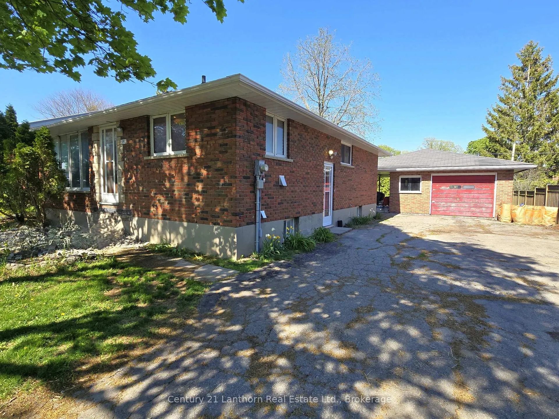 Photo 3 of 15 Melrose Crescent, Belleville, Belleville Ward — HOMEH