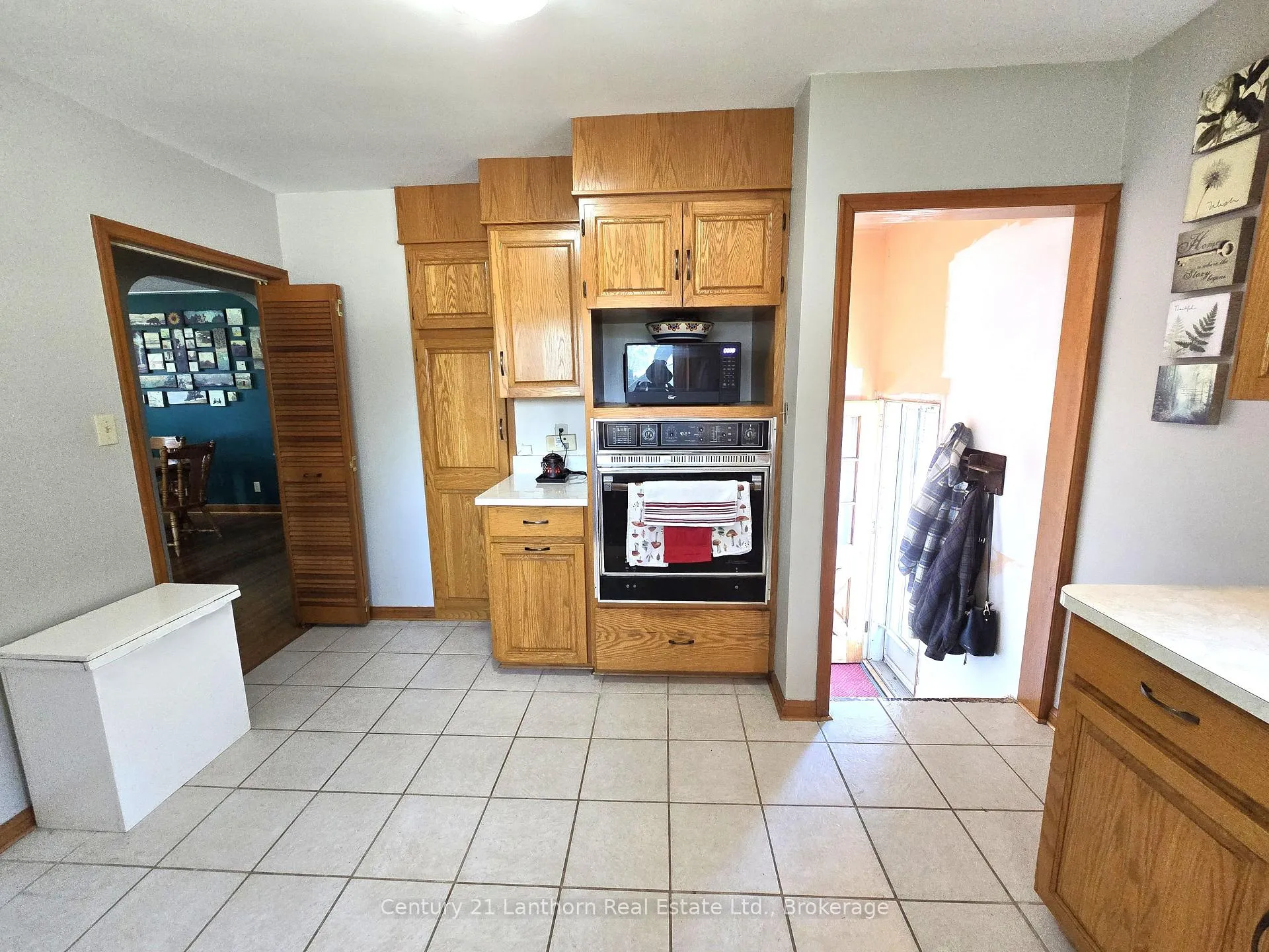 Photo 12 of 15 Melrose Crescent, Belleville, Belleville Ward — HOMEH