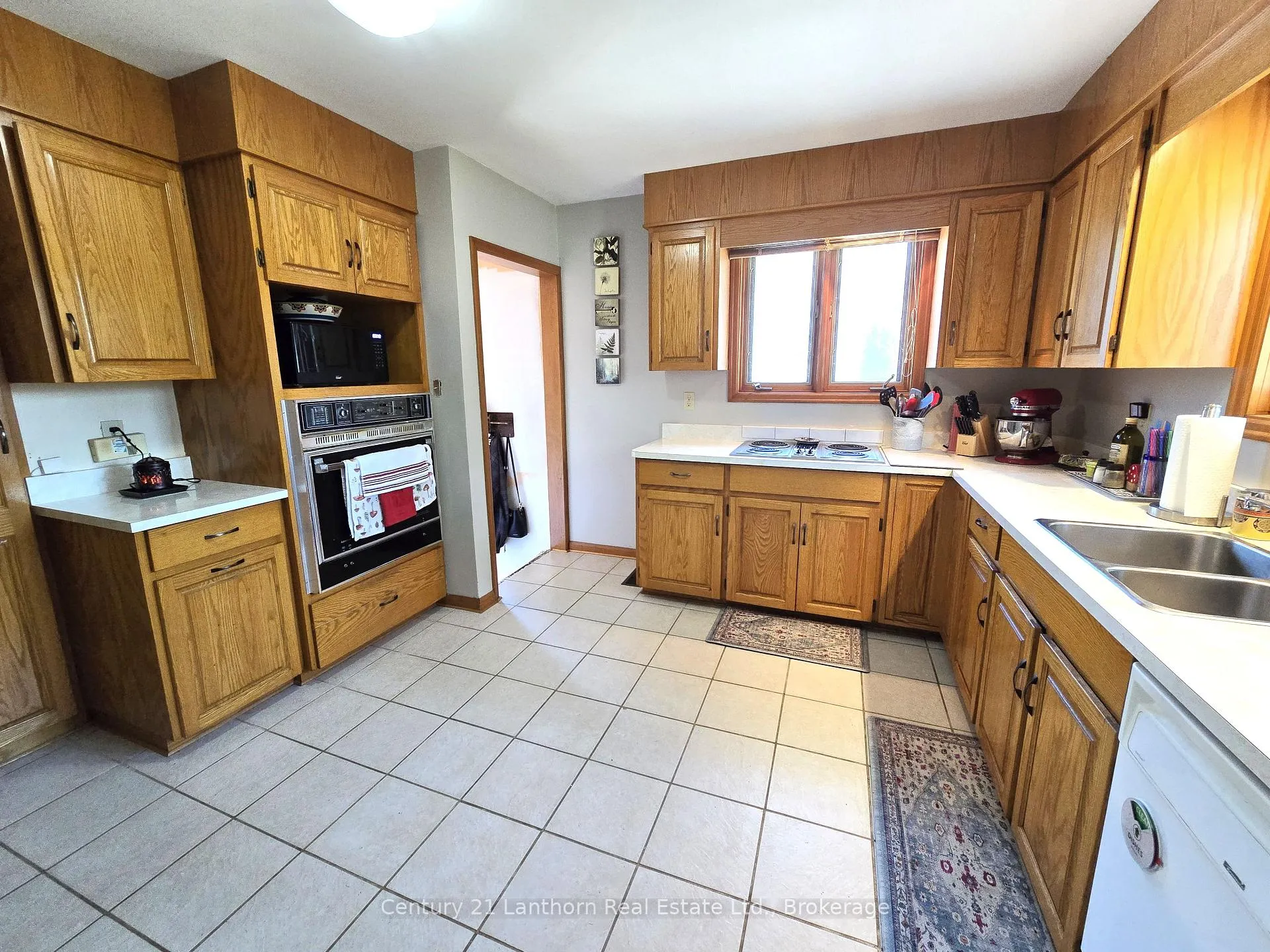Photo 13 of 15 Melrose Crescent, Belleville, Belleville Ward — HOMEH