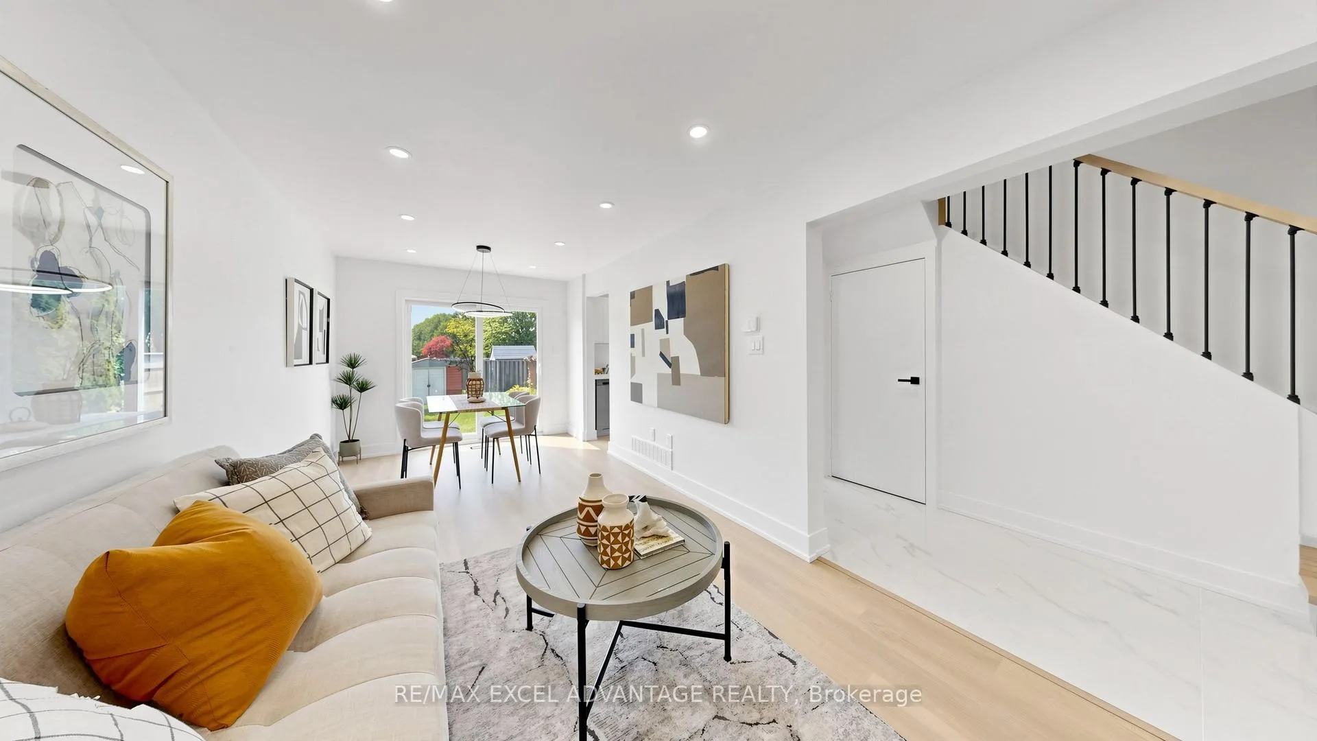 Photo 8 of 66 Dunbar Crescent, Markham, Milliken Mills East — HOMEH