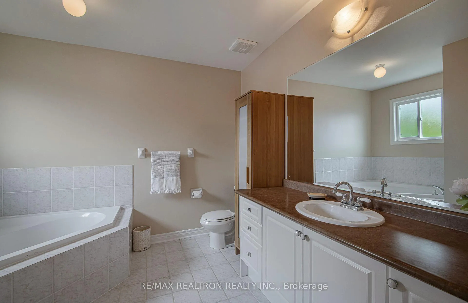 Photo 24 of 8 Forecastle Road, Vaughan, Patterson — HOMEH