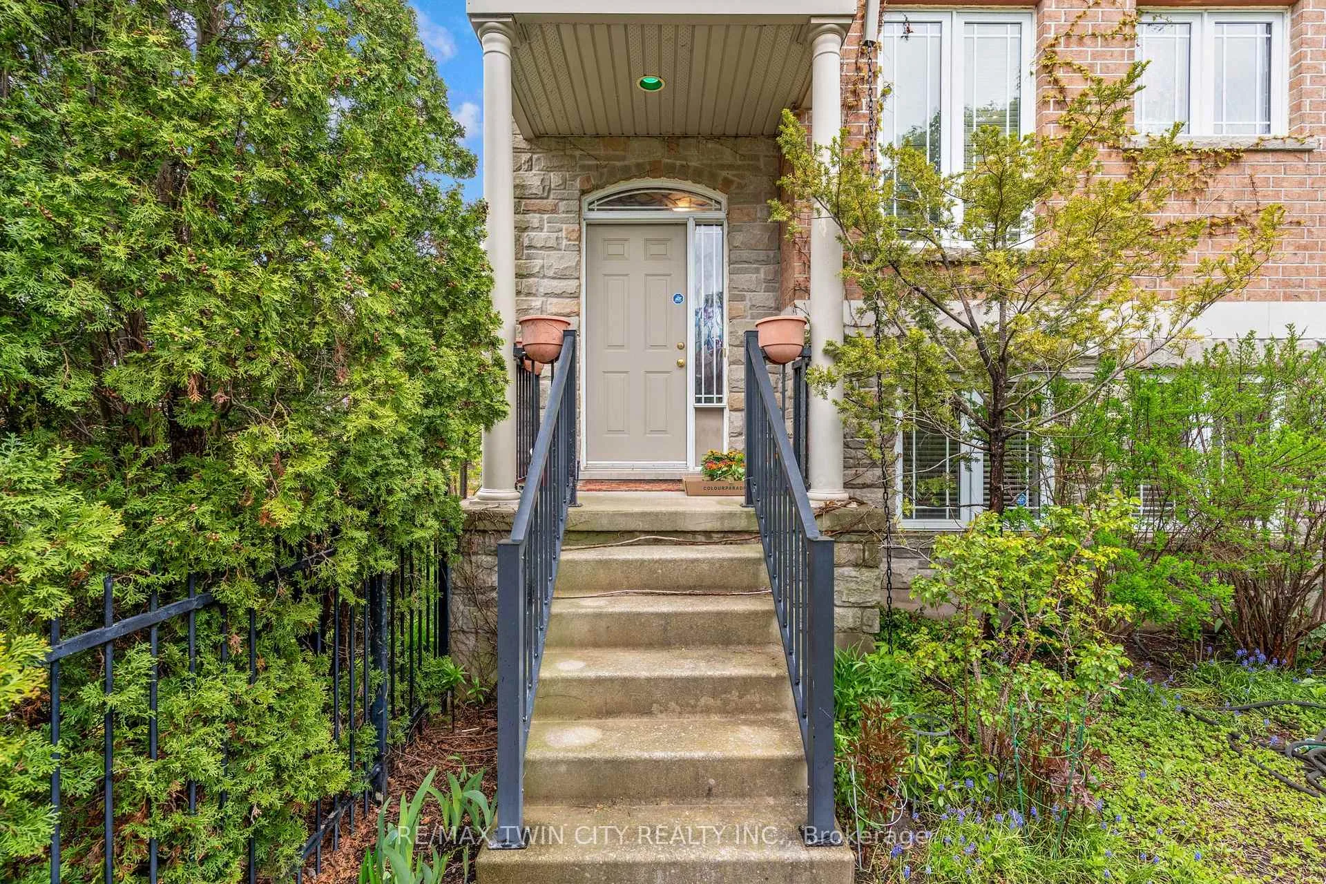 Photo 2 of 53 Grosvenor Lane, Cambridge, East Galt — HOMEH