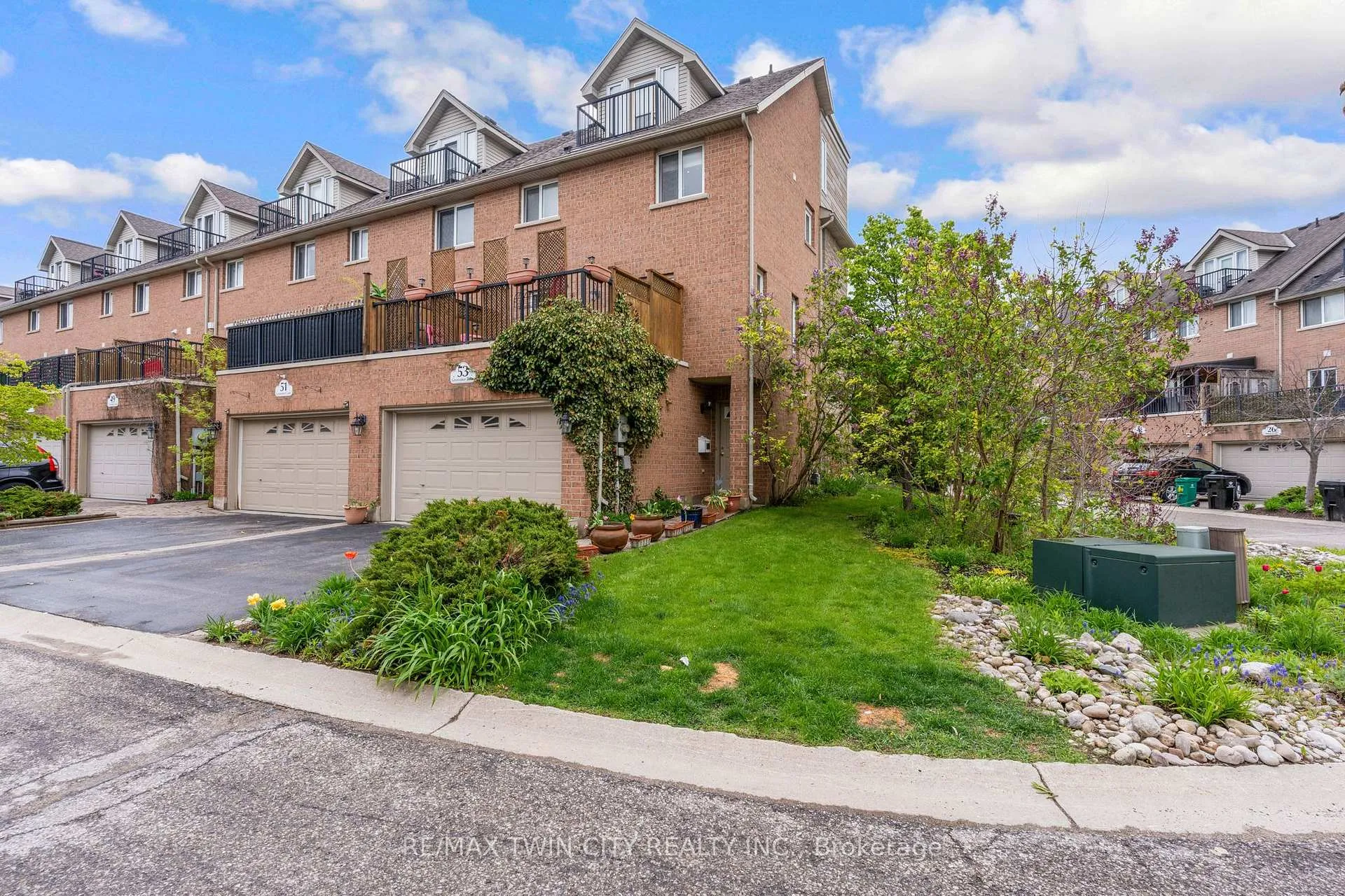 Photo 3 of 53 Grosvenor Lane, Cambridge, East Galt — HOMEH