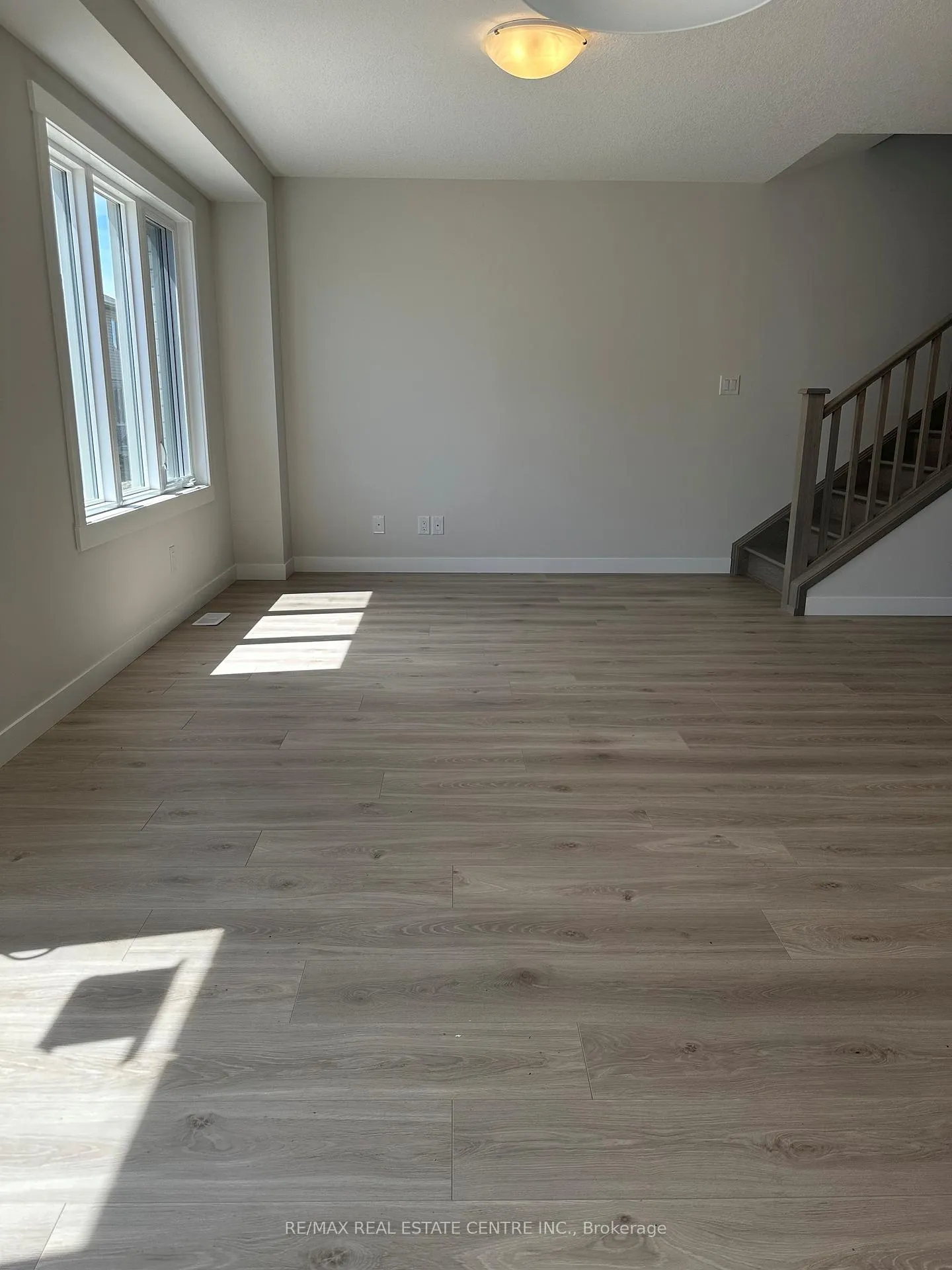 Photo 4 of 33 Strath Crescent, Springwater, Elmvale — HOMEH