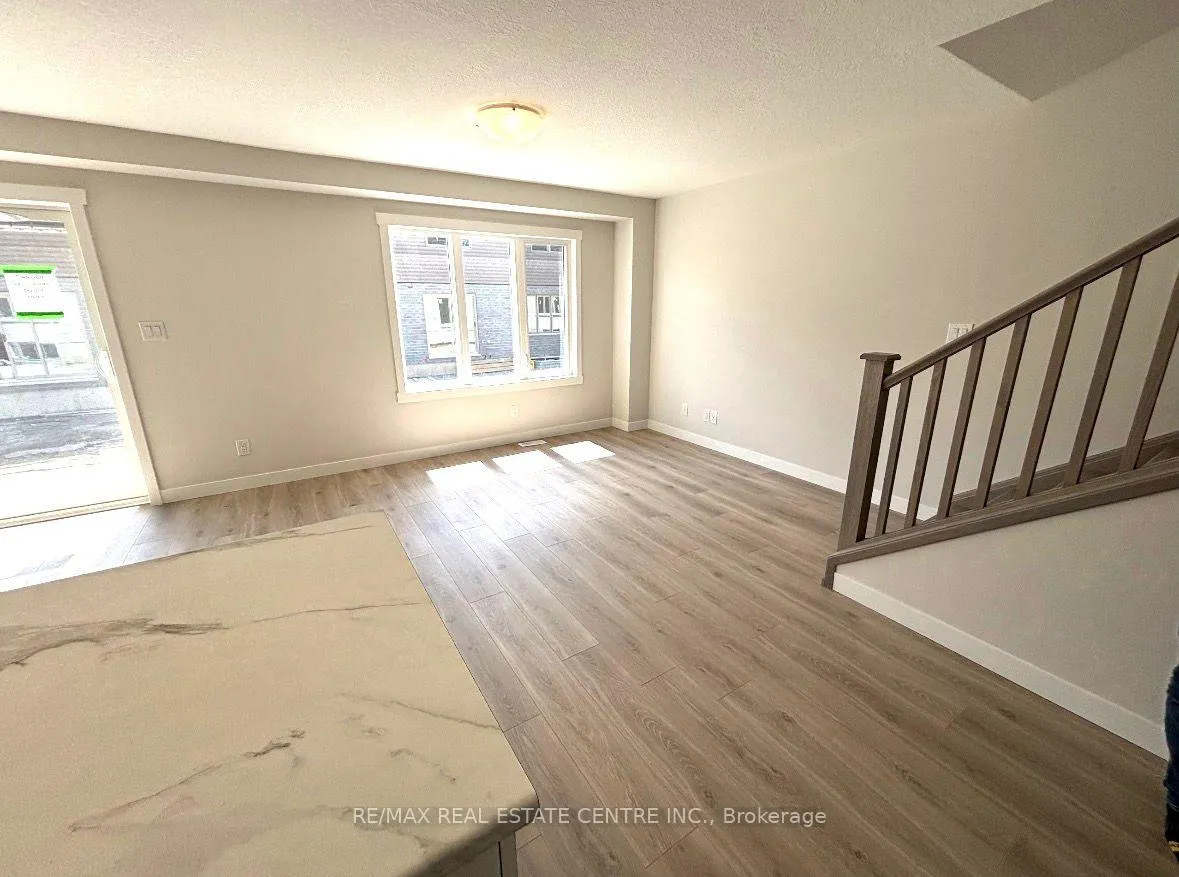 Photo 5 of 33 Strath Crescent, Springwater, Elmvale — HOMEH