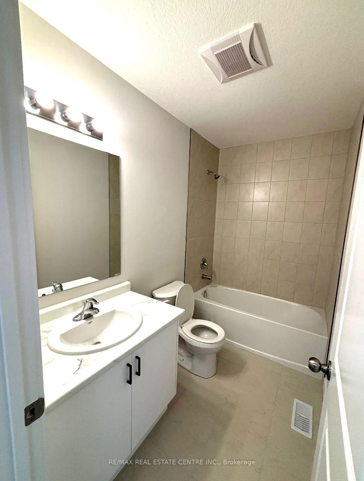 Photo 8 of 33 Strath Crescent, Springwater, Elmvale — HOMEH