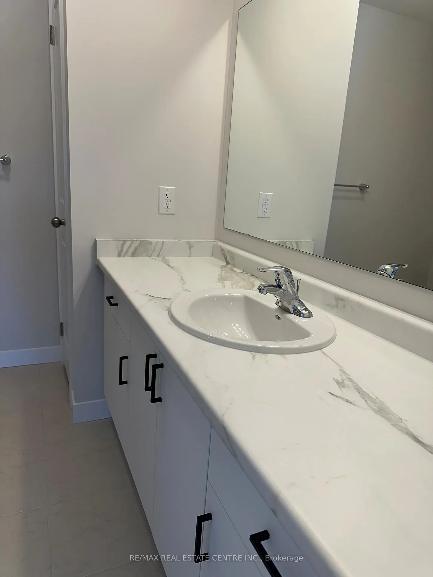 Photo 11 of 33 Strath Crescent, Springwater, Elmvale — HOMEH