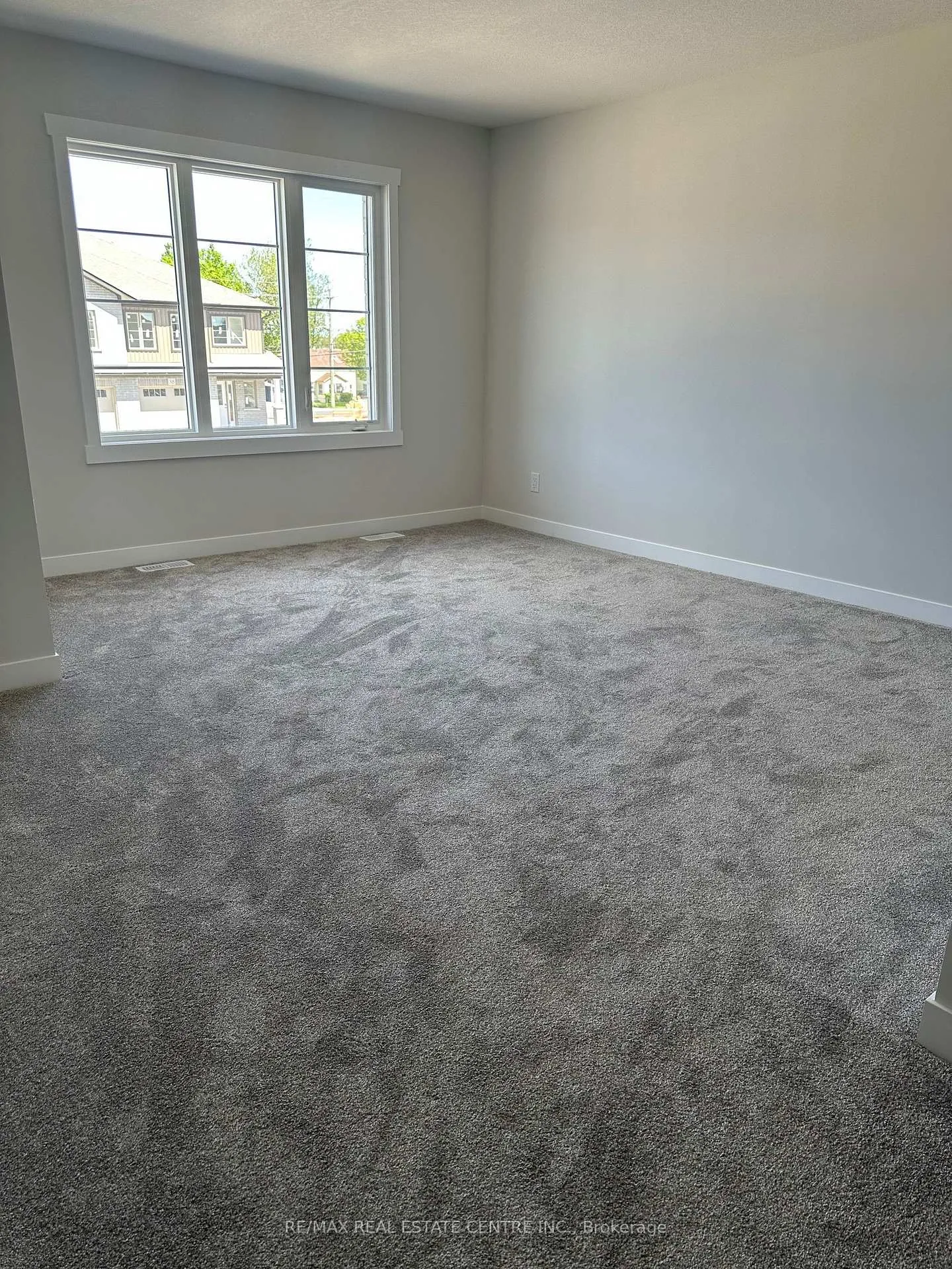Photo 14 of 33 Strath Crescent, Springwater, Elmvale — HOMEH