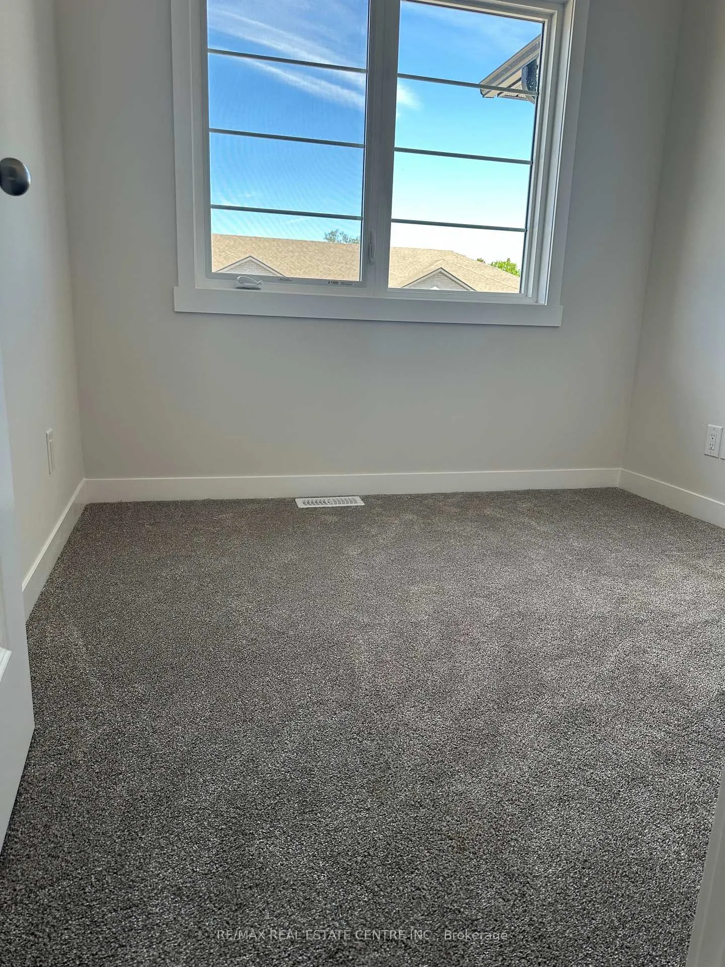 Photo 15 of 33 Strath Crescent, Springwater, Elmvale — HOMEH