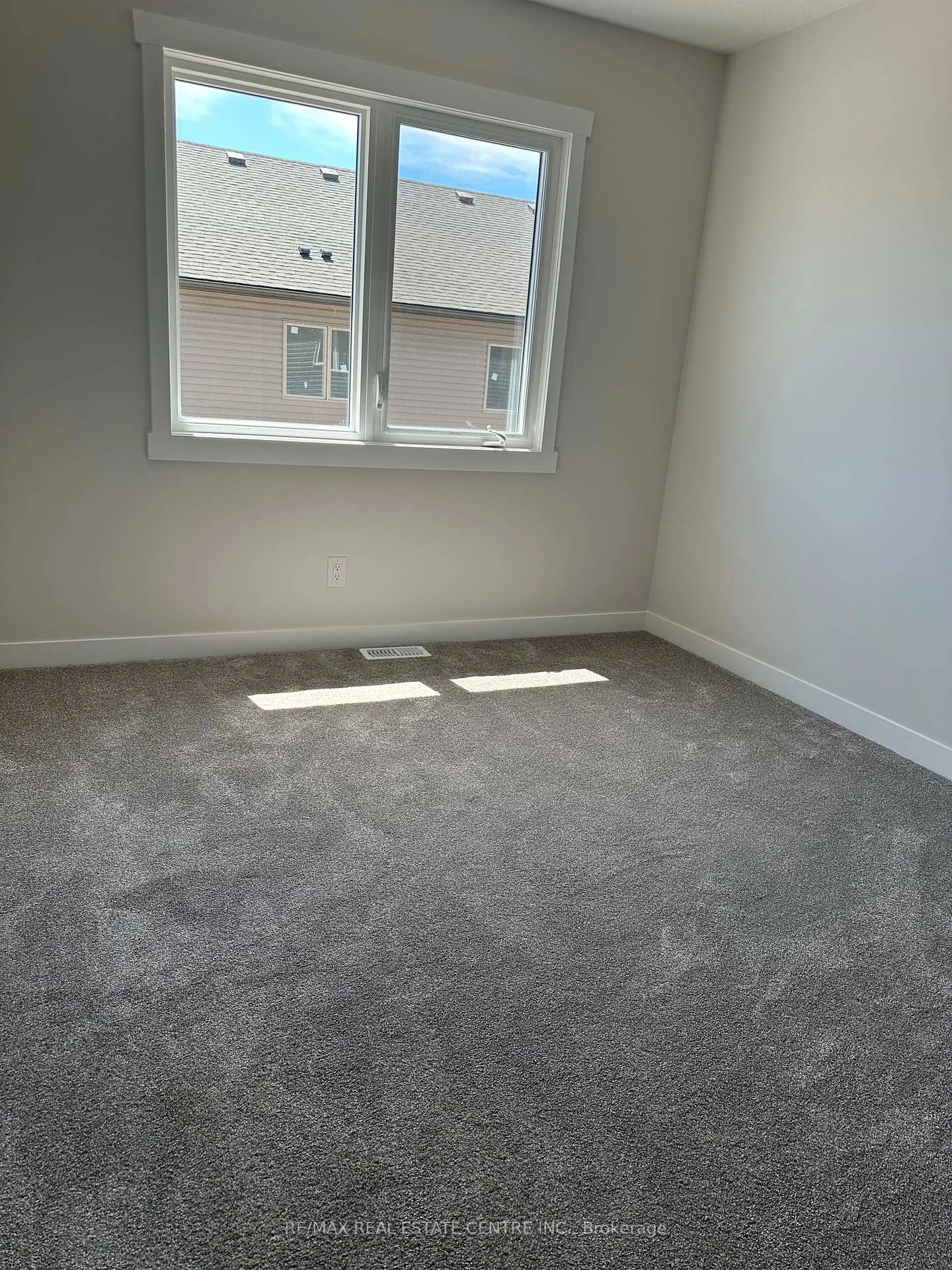 Photo 20 of 33 Strath Crescent, Springwater, Elmvale — HOMEH
