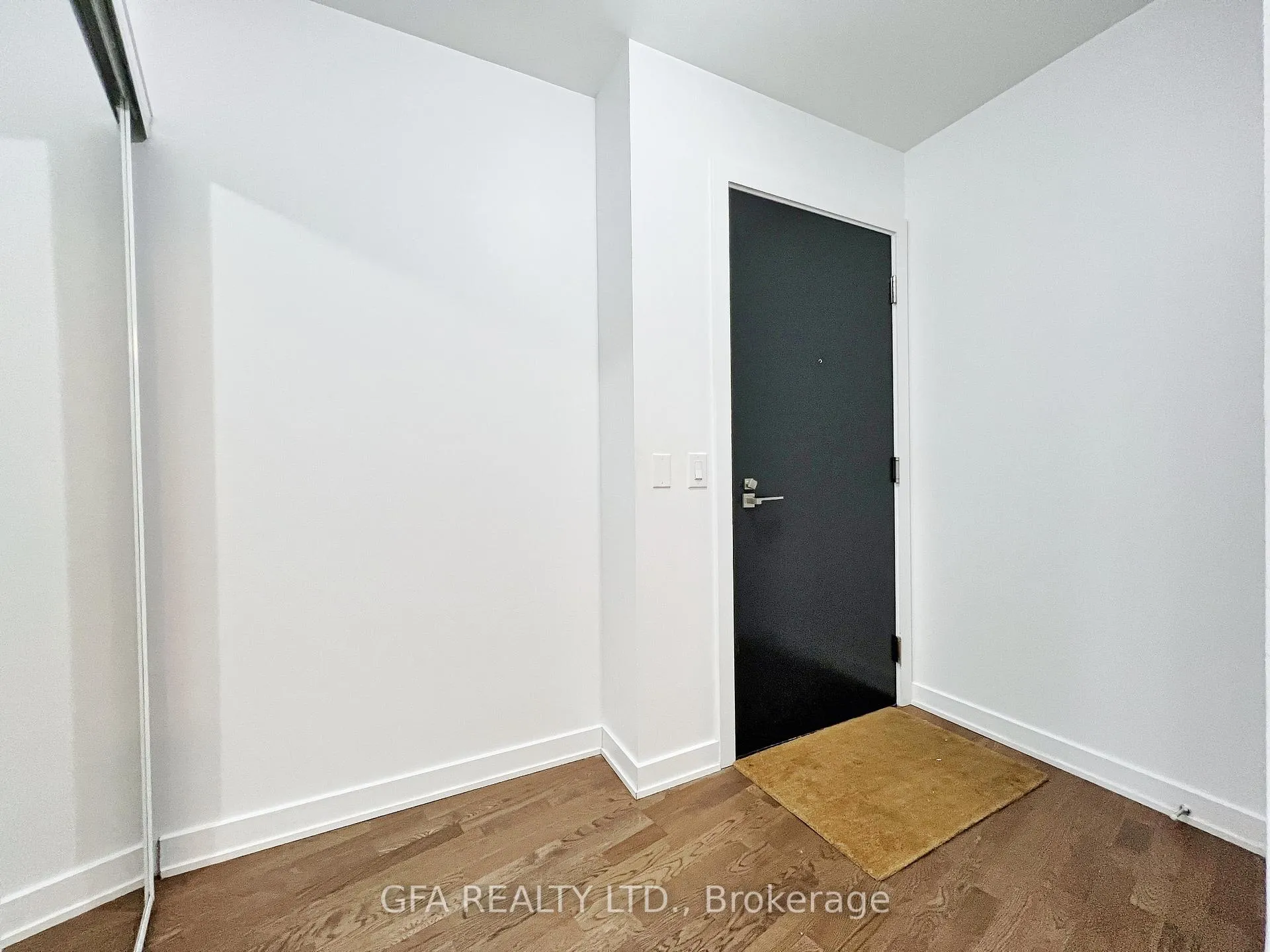 Photo 4 of Unit 810, 15 Beverley Street, Toronto, Kensington-Chinatown — HOMEH