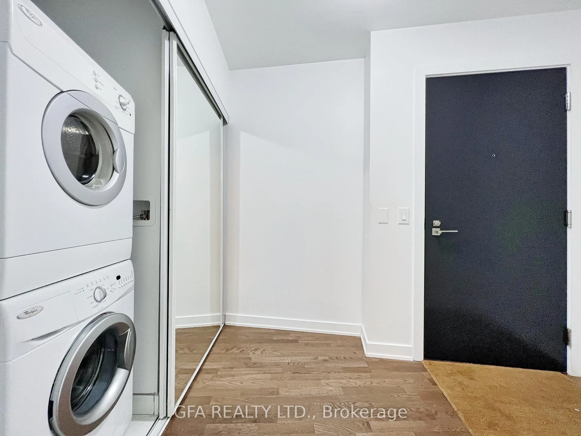 Photo 5 of Unit 810, 15 Beverley Street, Toronto, Kensington-Chinatown — HOMEH