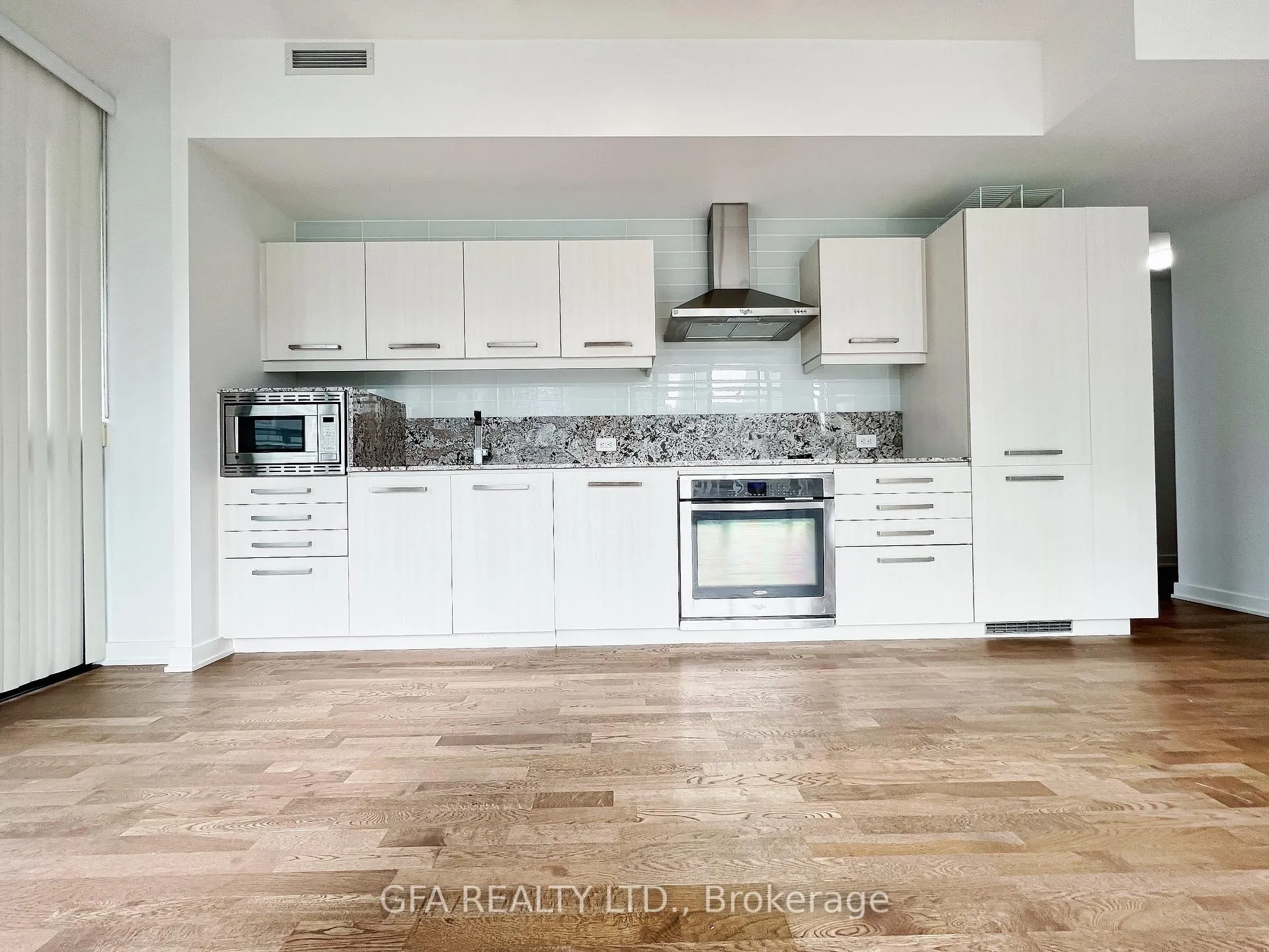 Photo 6 of Unit 810, 15 Beverley Street, Toronto, Kensington-Chinatown — HOMEH
