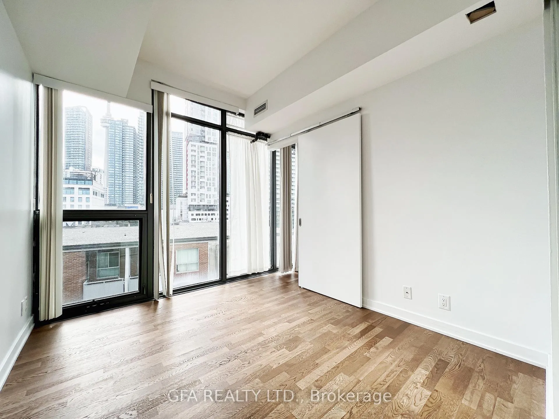 Photo 9 of Unit 810, 15 Beverley Street, Toronto, Kensington-Chinatown — HOMEH