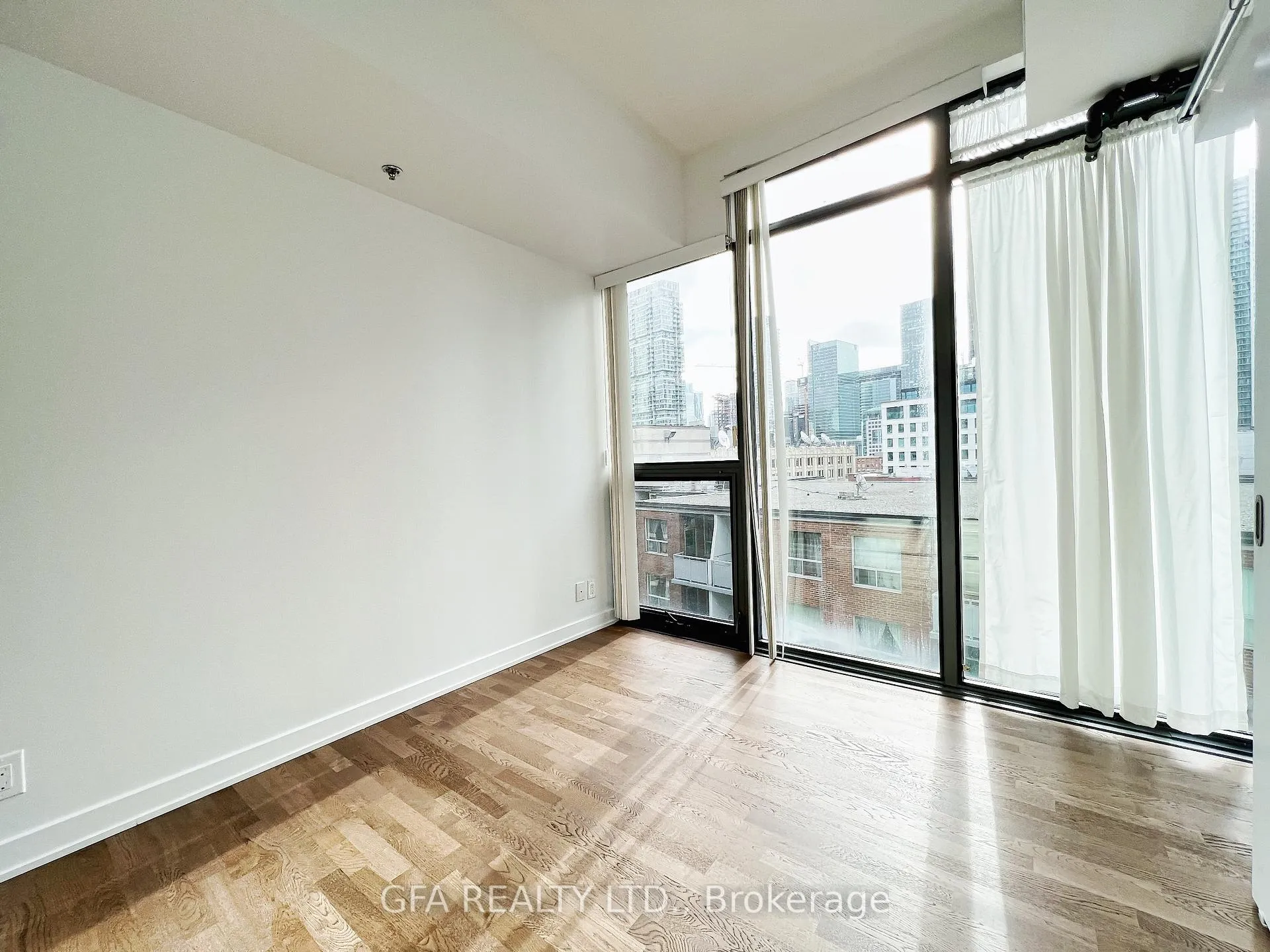 Photo 10 of Unit 810, 15 Beverley Street, Toronto, Kensington-Chinatown — HOMEH
