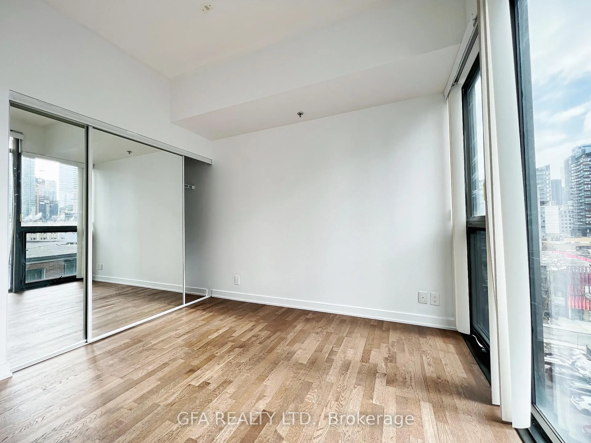Photo 11 of Unit 810, 15 Beverley Street, Toronto, Kensington-Chinatown — HOMEH