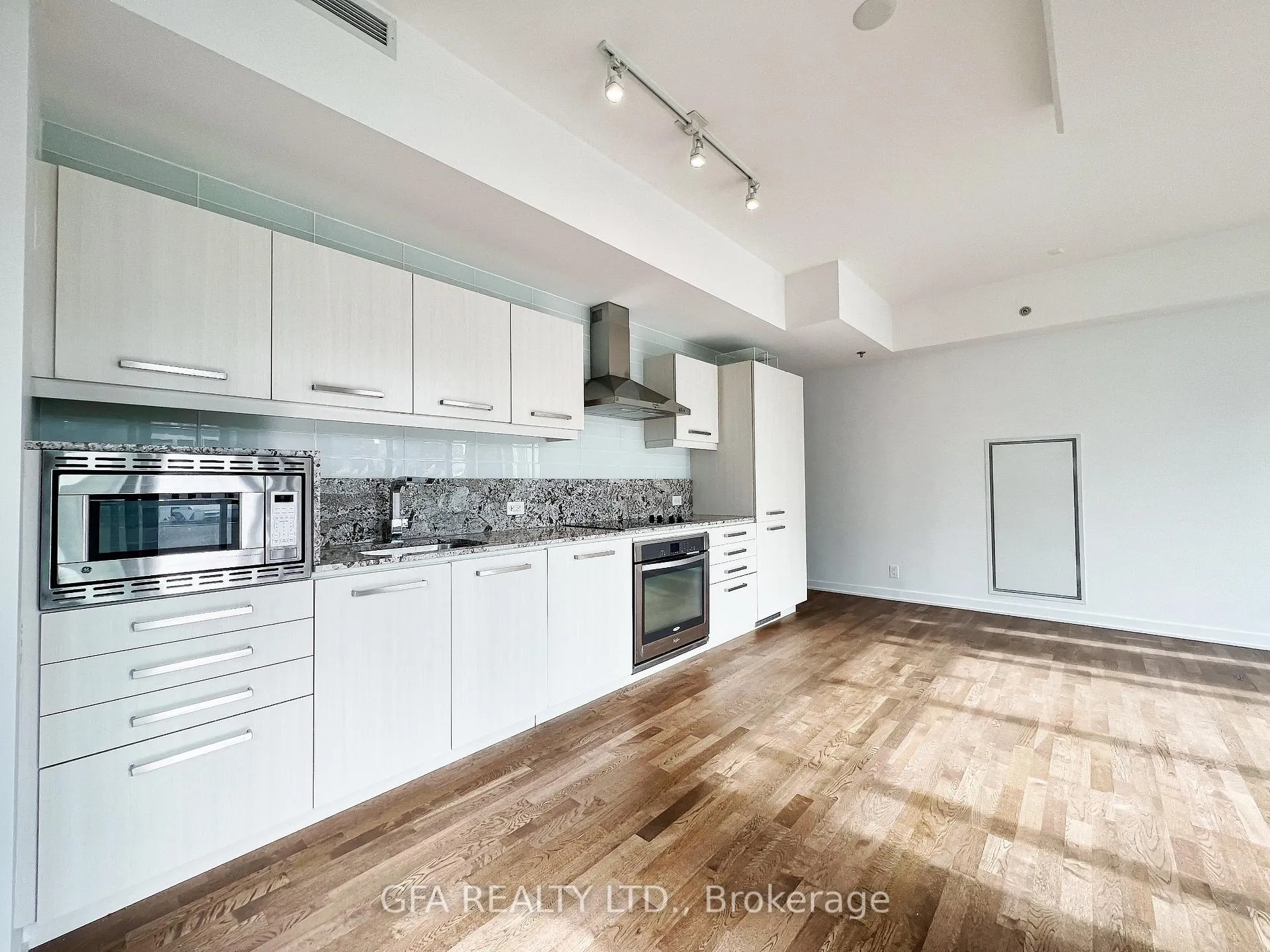 Photo 12 of Unit 810, 15 Beverley Street, Toronto, Kensington-Chinatown — HOMEH