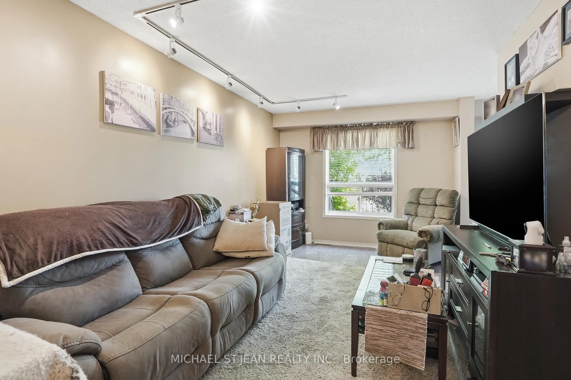 Photo 4 of Unit 2, 565 Rymal Road E, Hamilton, Butler — HOMEH