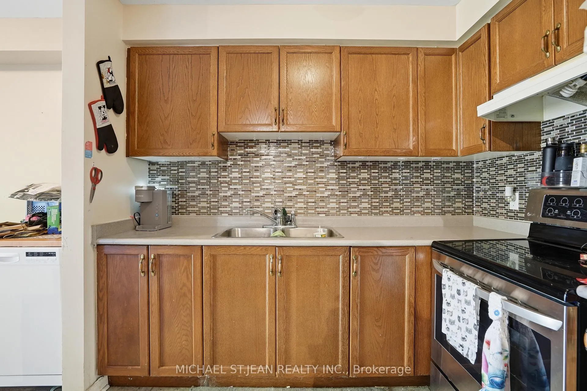 Photo 11 of Unit 2, 565 Rymal Road E, Hamilton, Butler — HOMEH