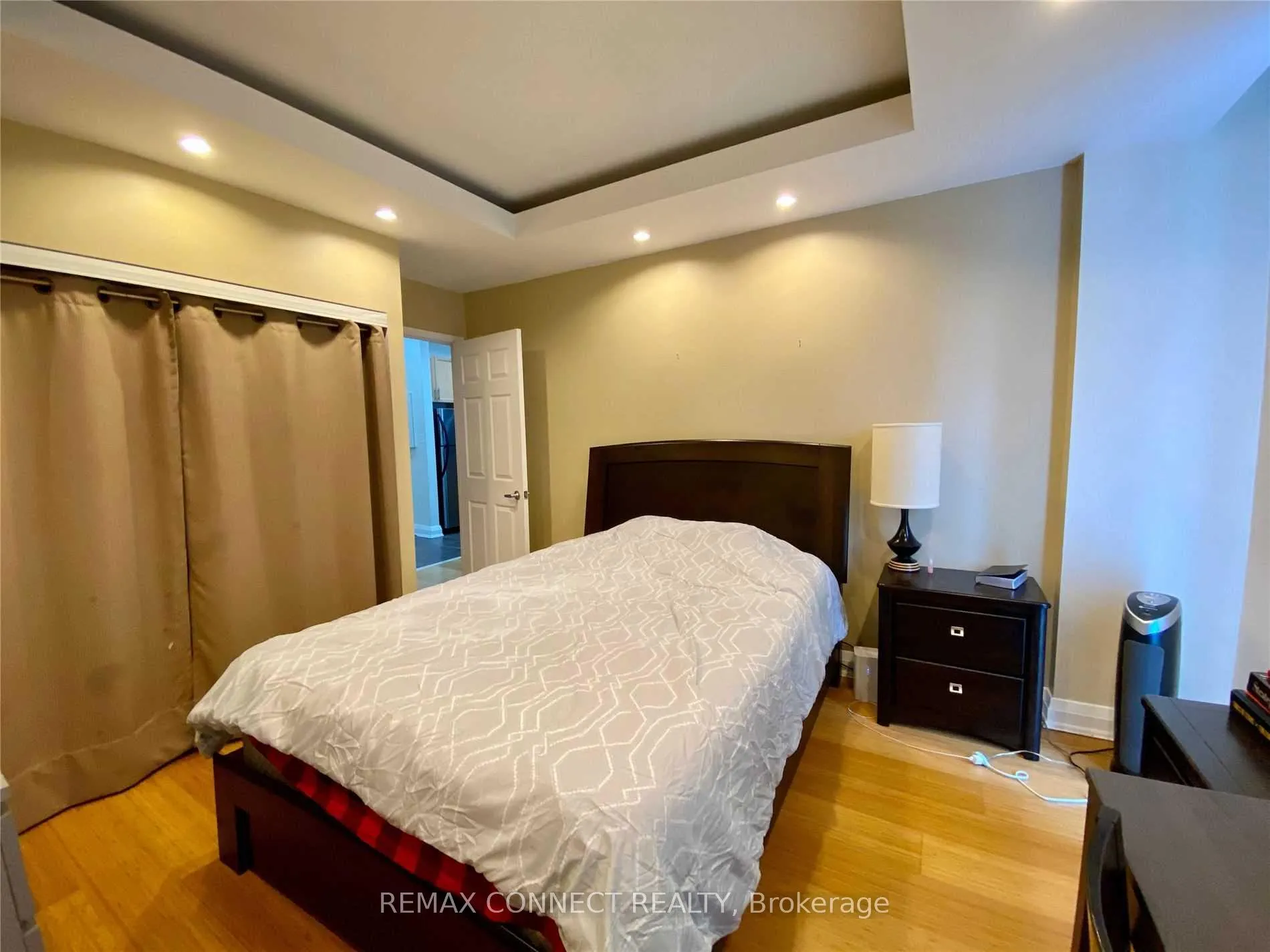 Photo 7 of Unit 1006, 8 Wellesley Street E, Toronto, Church-Yonge Corridor — HOMEH