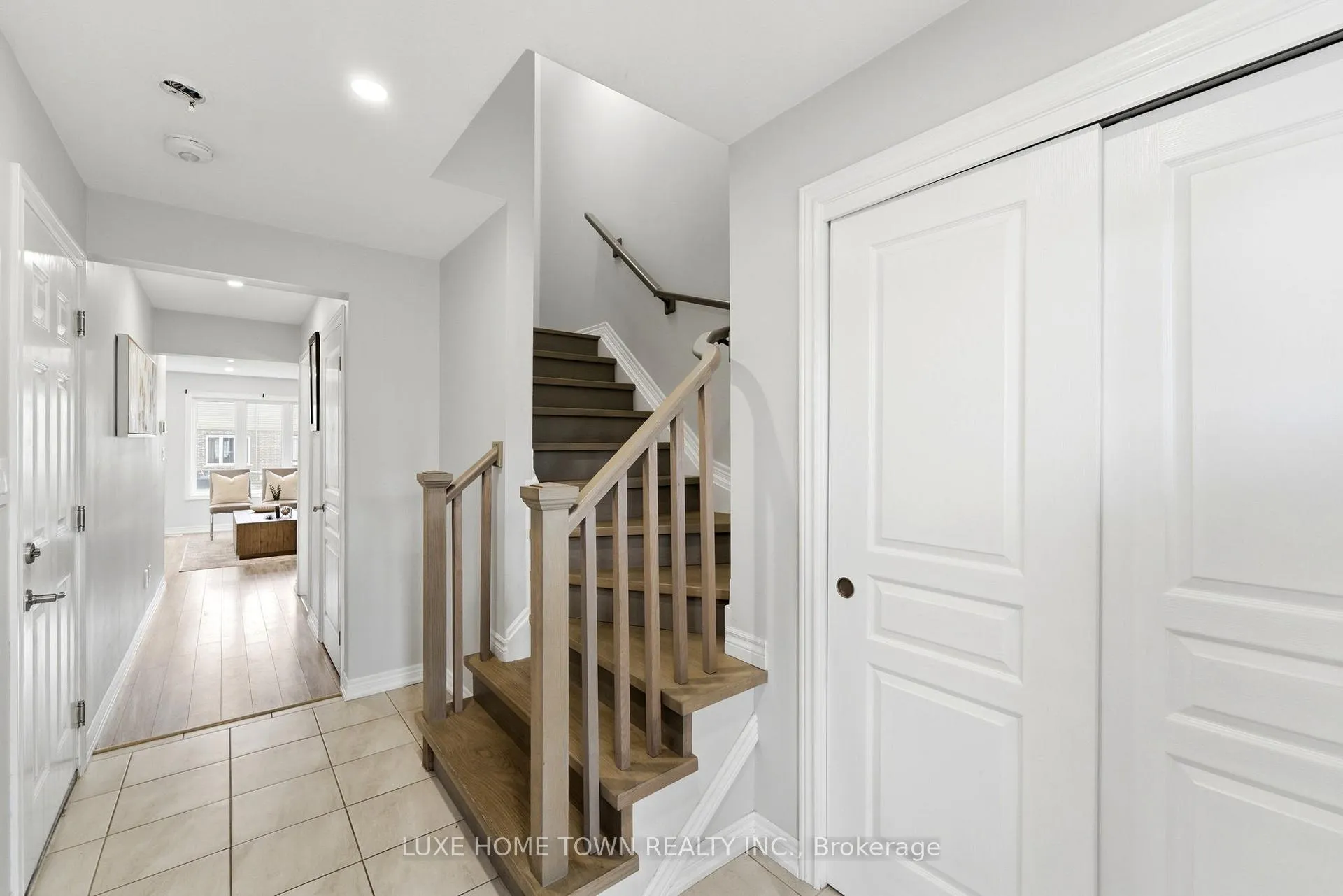 Photo 5 of 100 Monarch Street, Welland, Coyle Creek — HOMEH