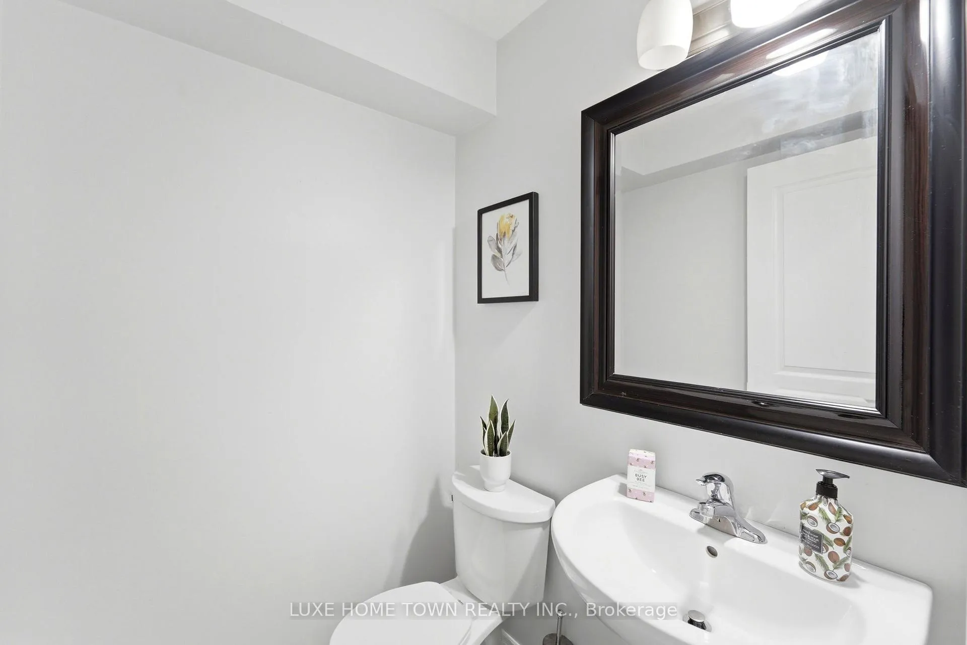 Photo 16 of 100 Monarch Street, Welland, Coyle Creek — HOMEH