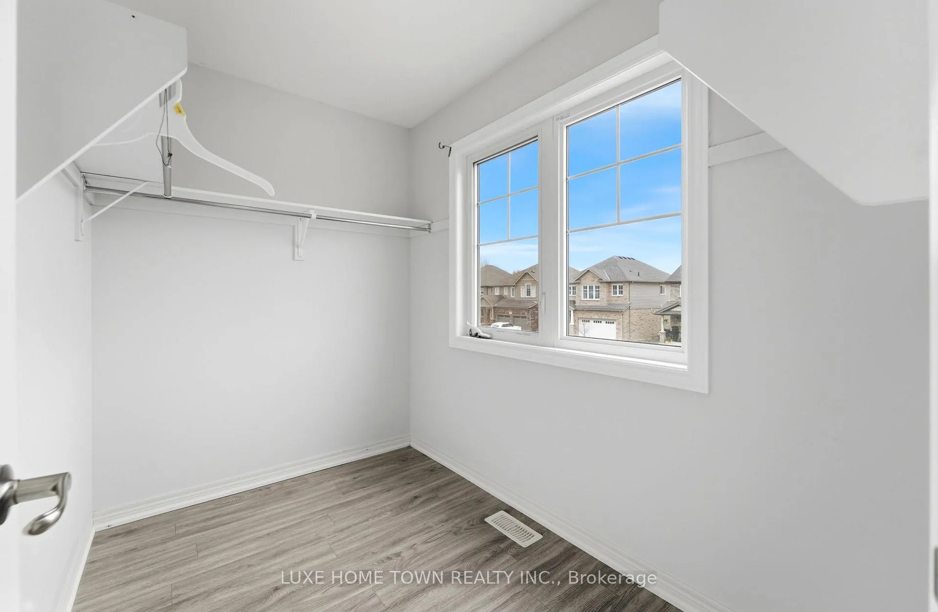Photo 22 of 100 Monarch Street, Welland, Coyle Creek — HOMEH