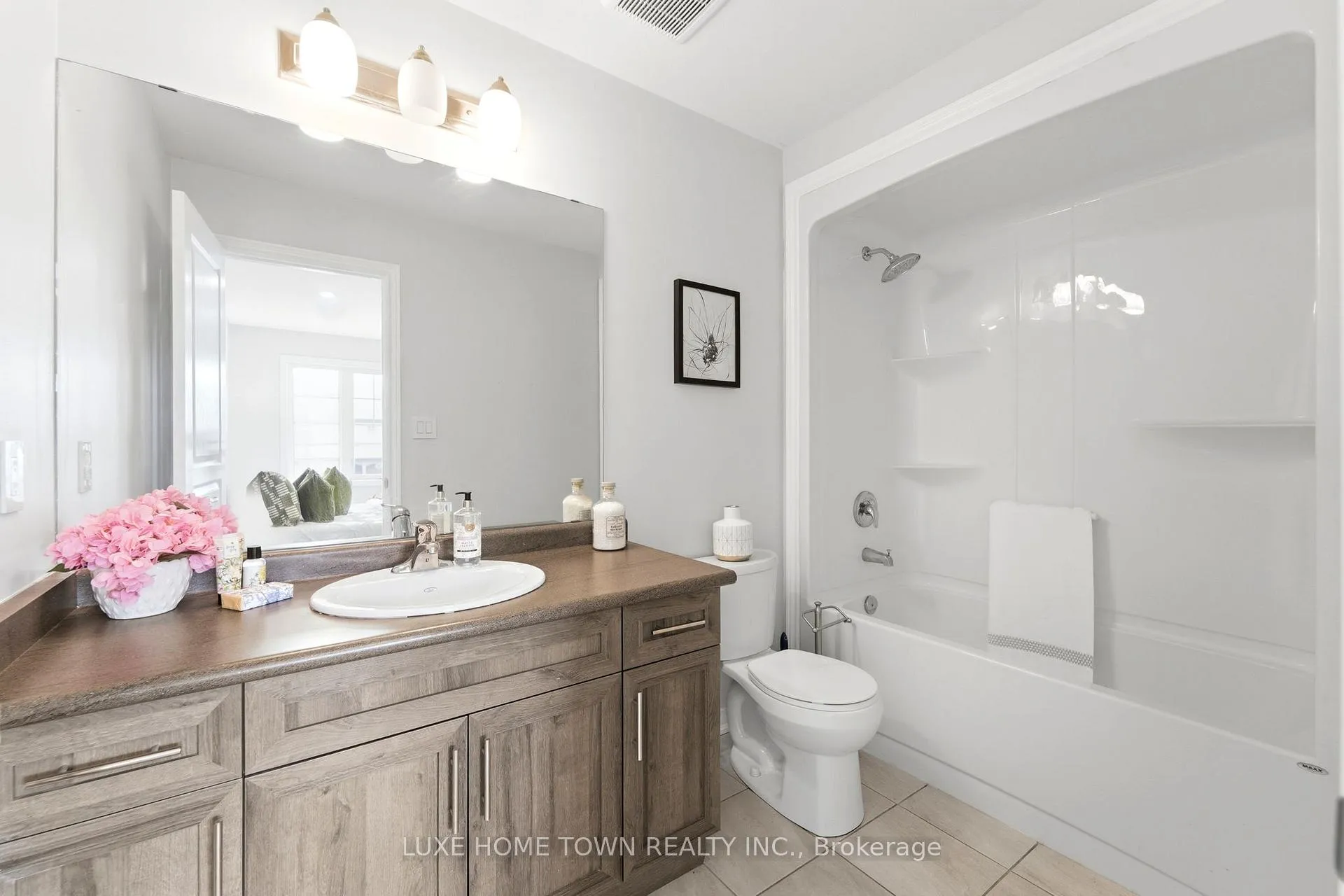 Photo 26 of 100 Monarch Street, Welland, Coyle Creek — HOMEH