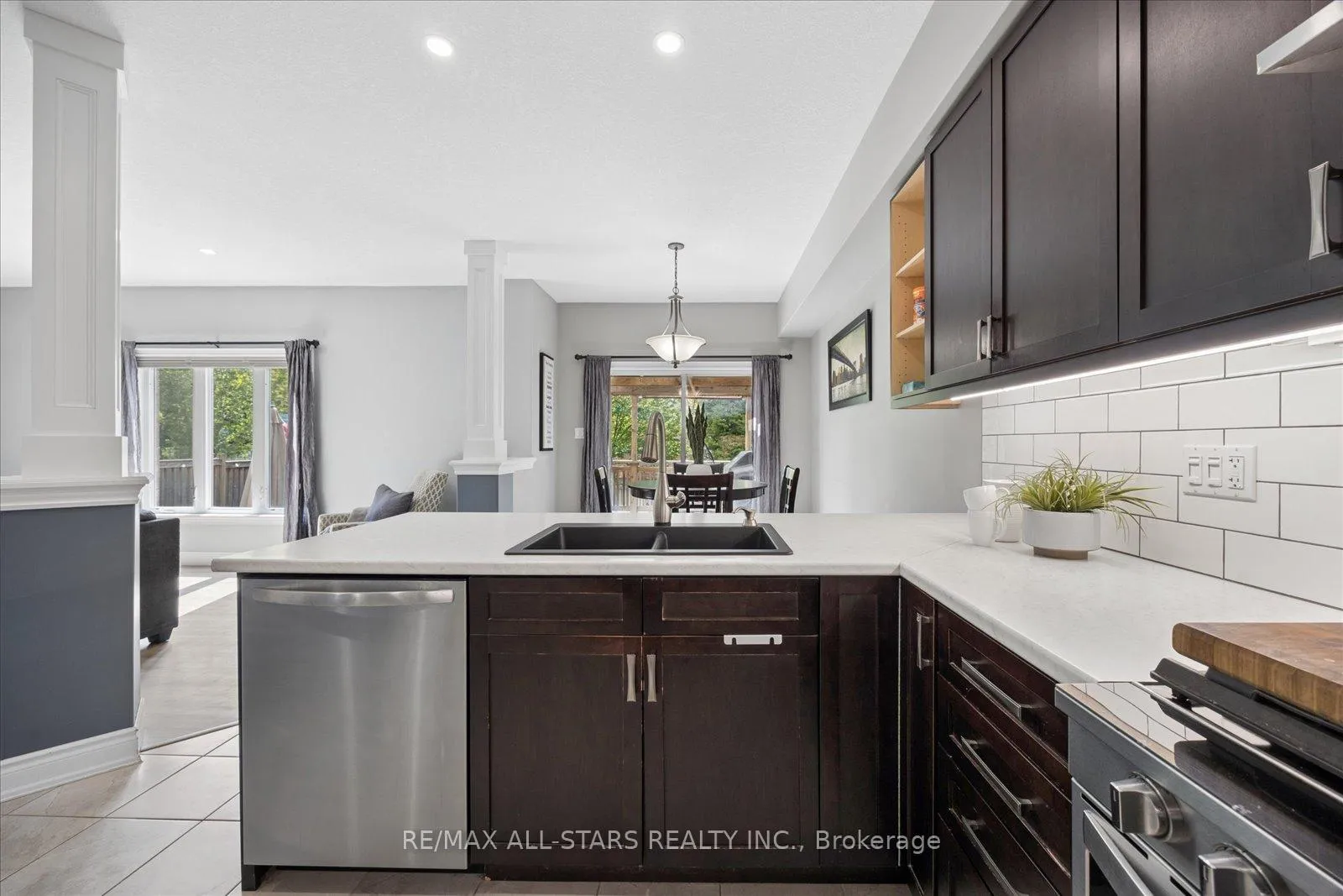 Photo 16 of 18 Carleton Trail, New Tecumseth, Beeton — HOMEH