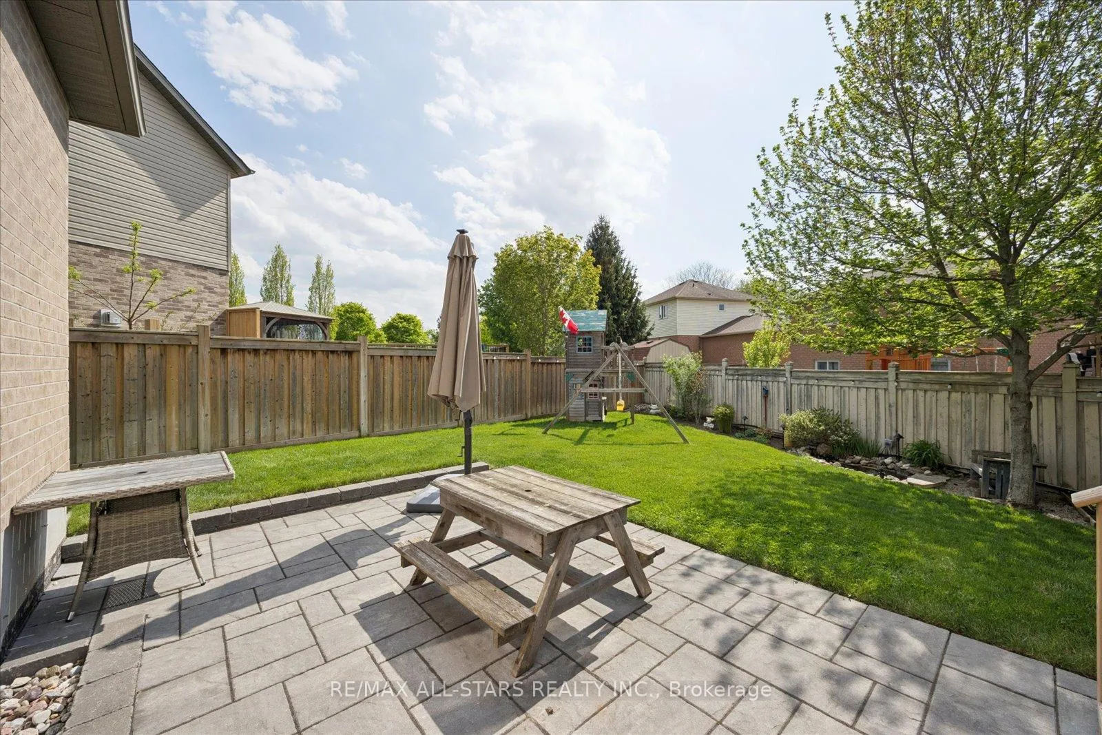 Photo 35 of 18 Carleton Trail, New Tecumseth, Beeton — HOMEH